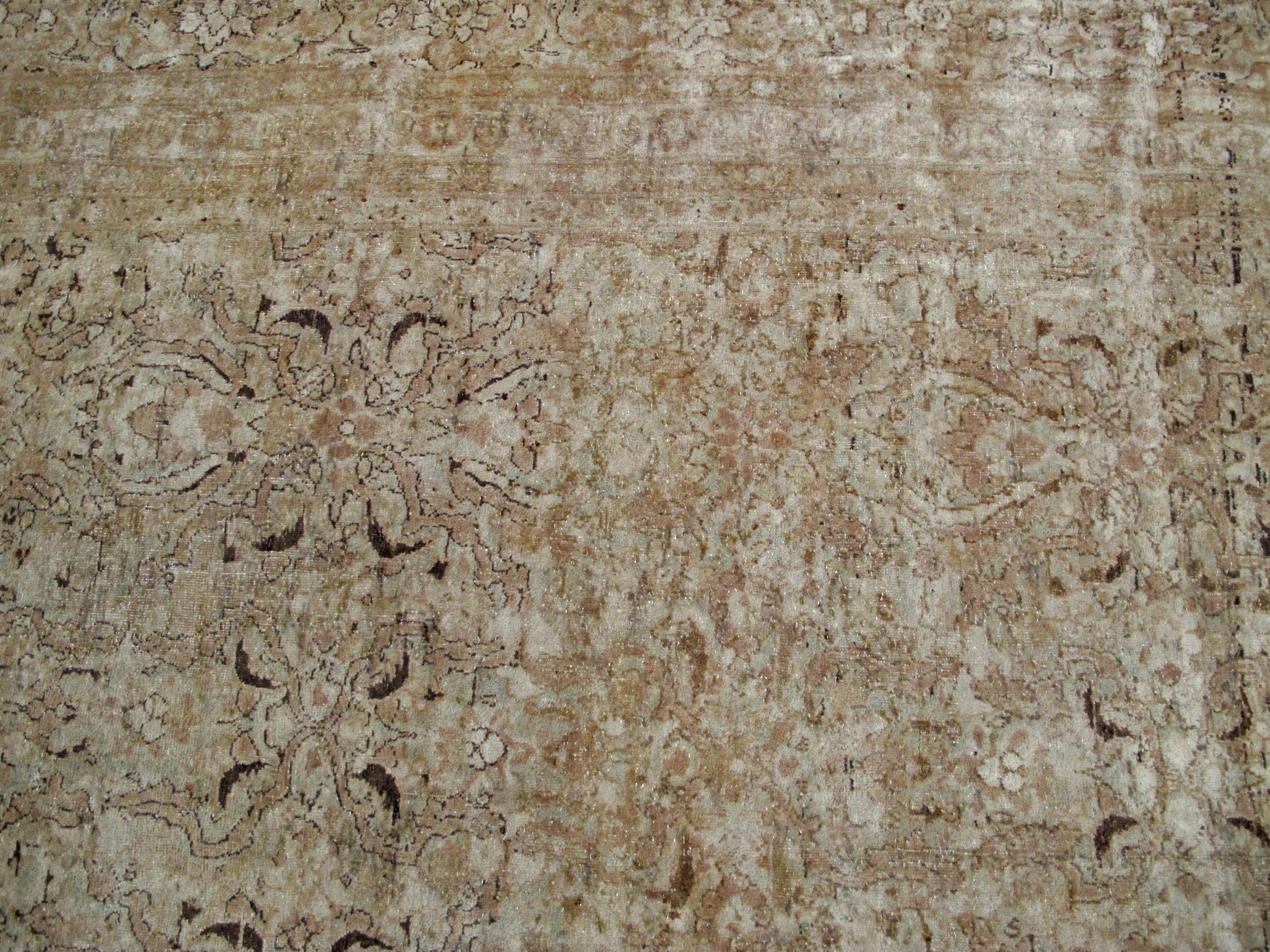 Antiker persischer Mashad-Teppich (20. Jahrhundert) im Angebot