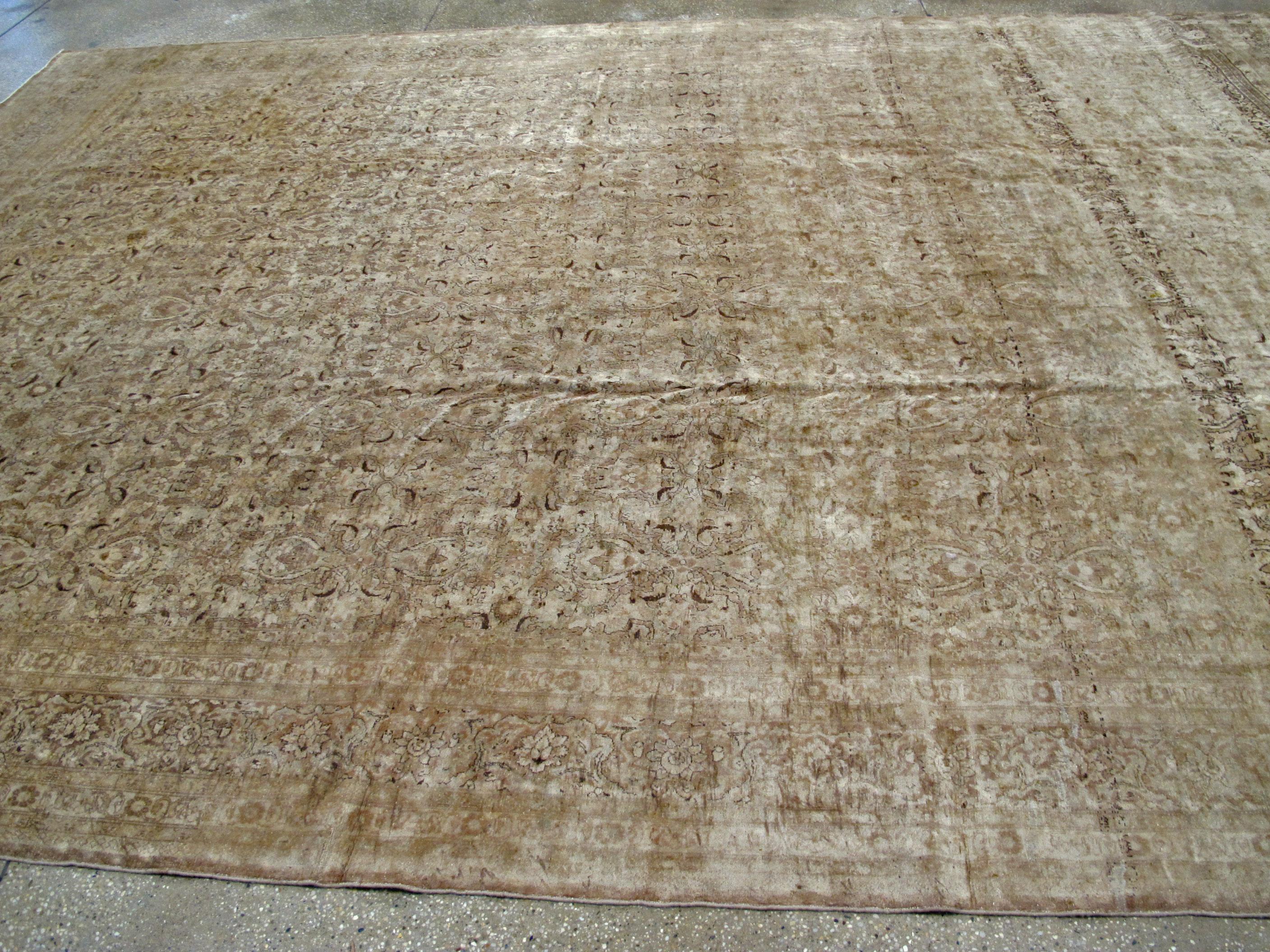 Antiker persischer Mashad-Teppich (Wolle) im Angebot