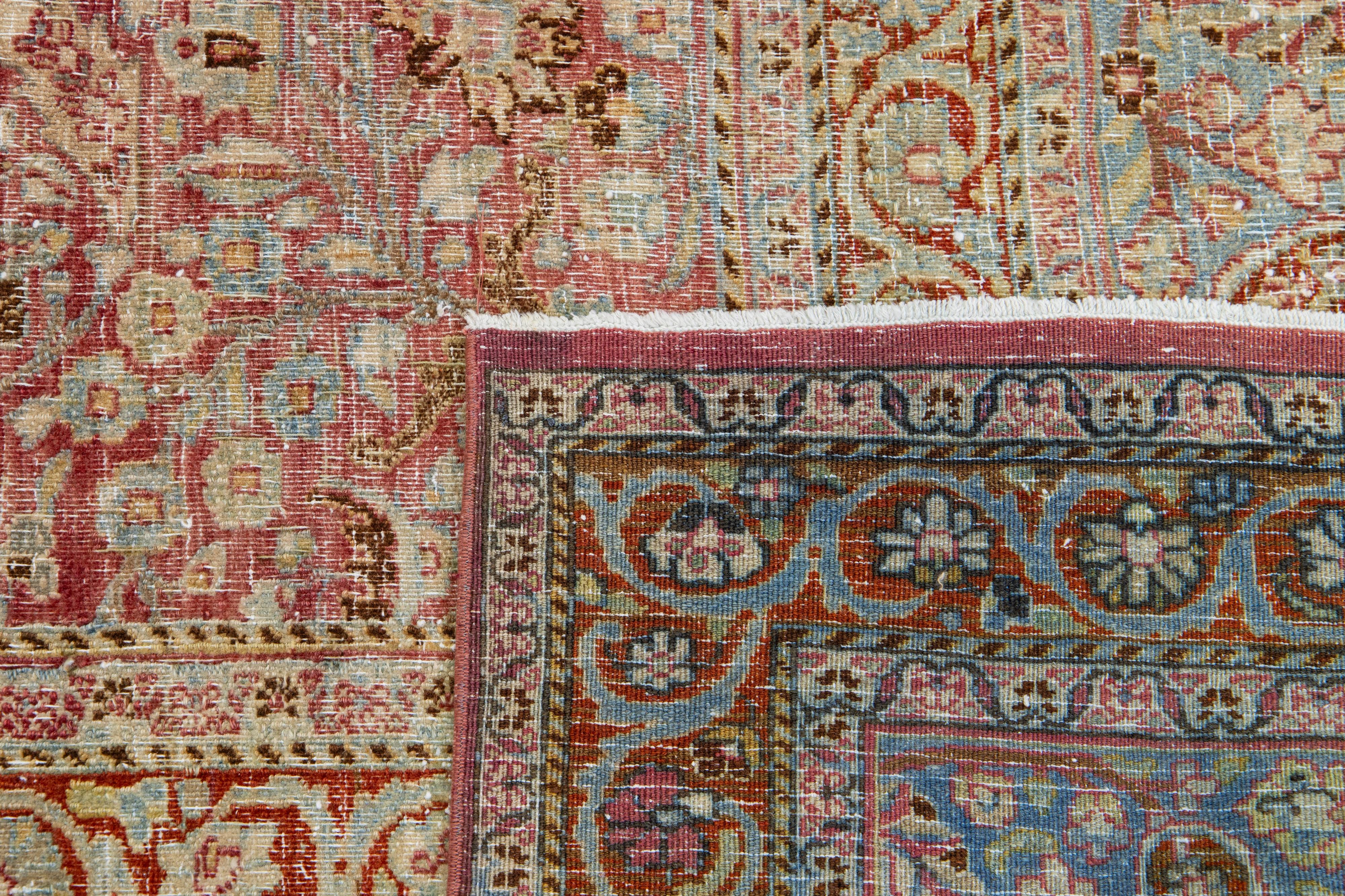 Antiker persischer Mashad handgefertigter roter Wollteppich mit Blumenmuster aus Persien (Wolle) im Angebot