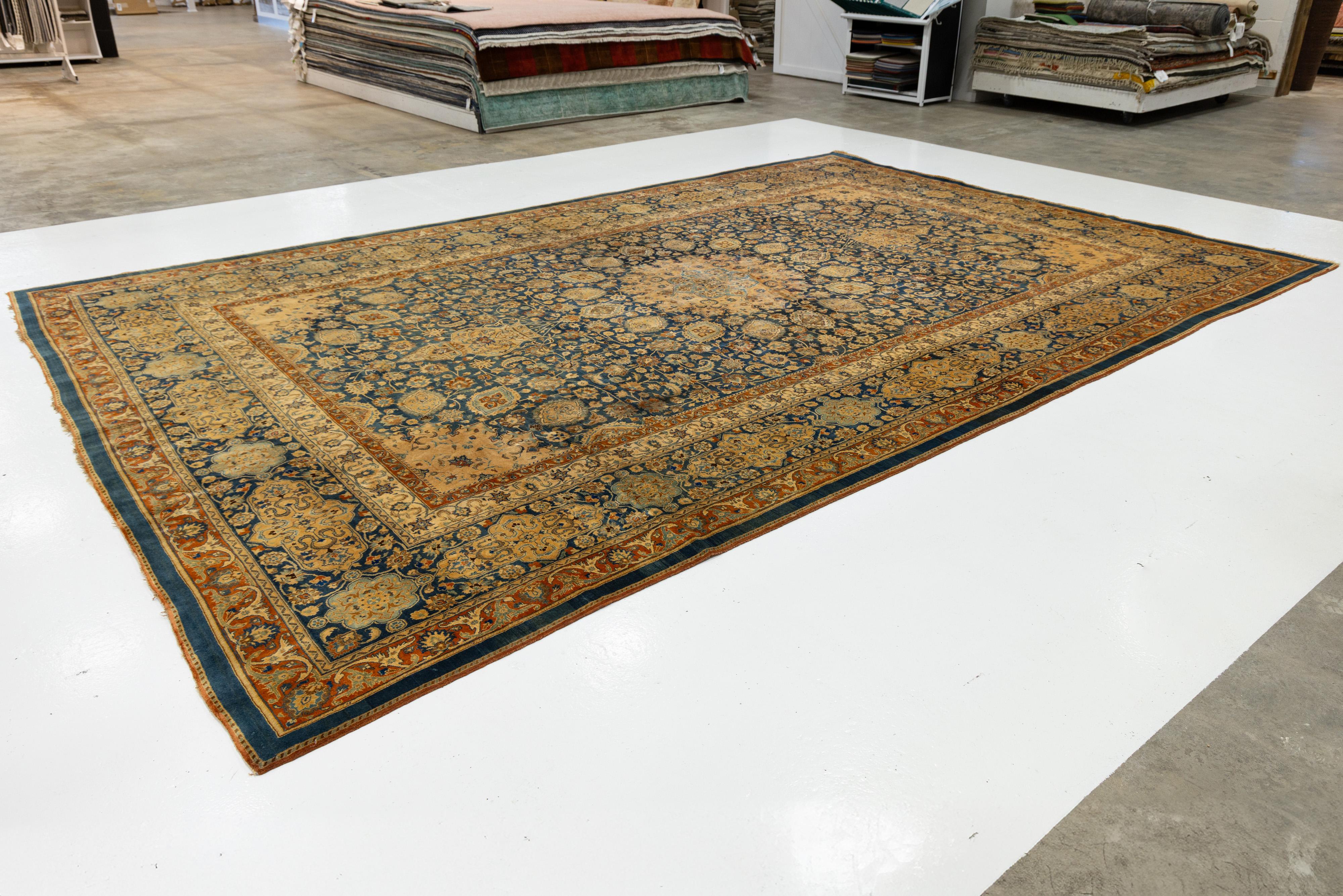 Antiker persischer Mashad-Teppich (Persisch) im Angebot