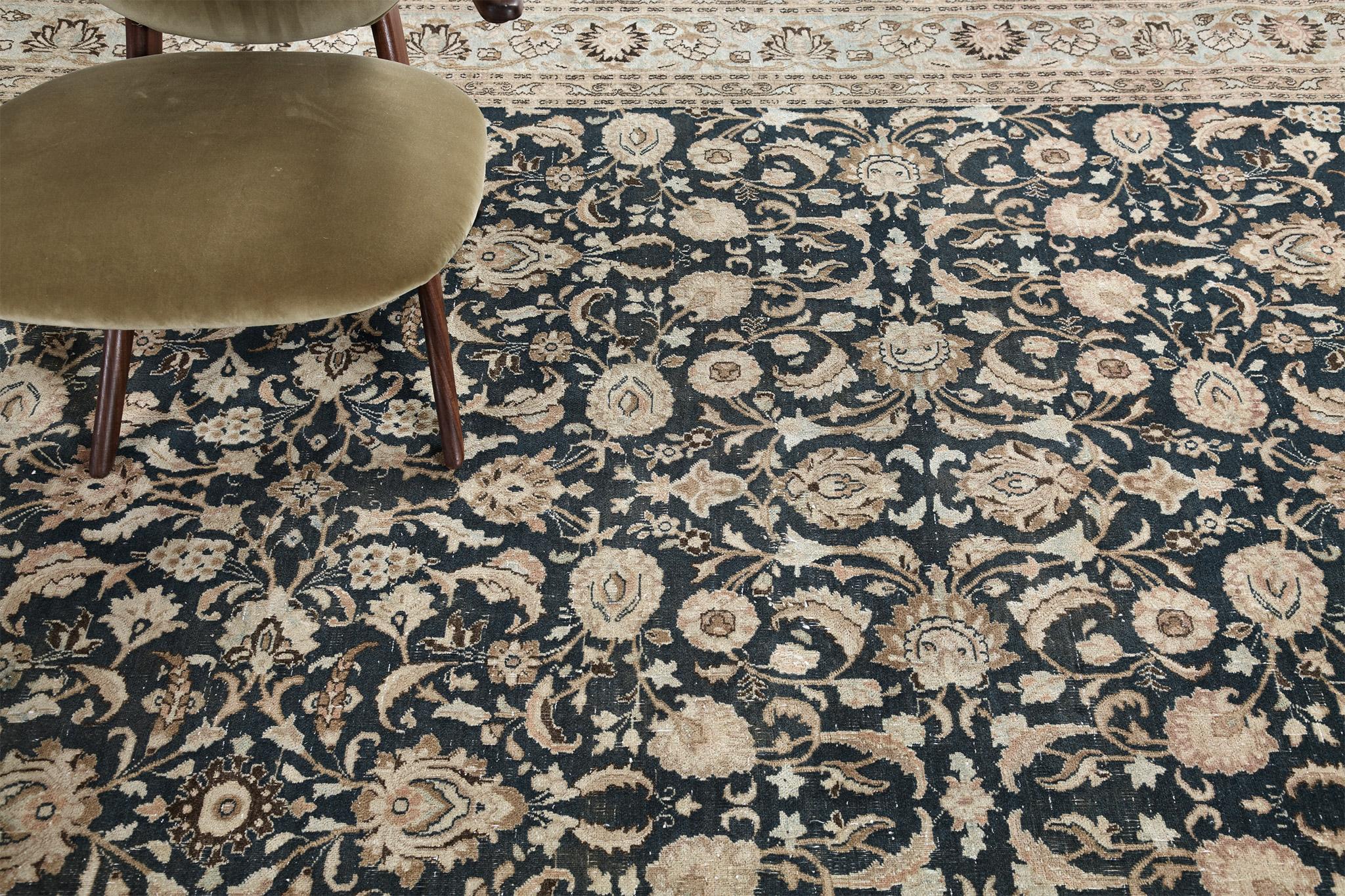 Antiker persischer Mashad-Teppich (Wolle) im Angebot