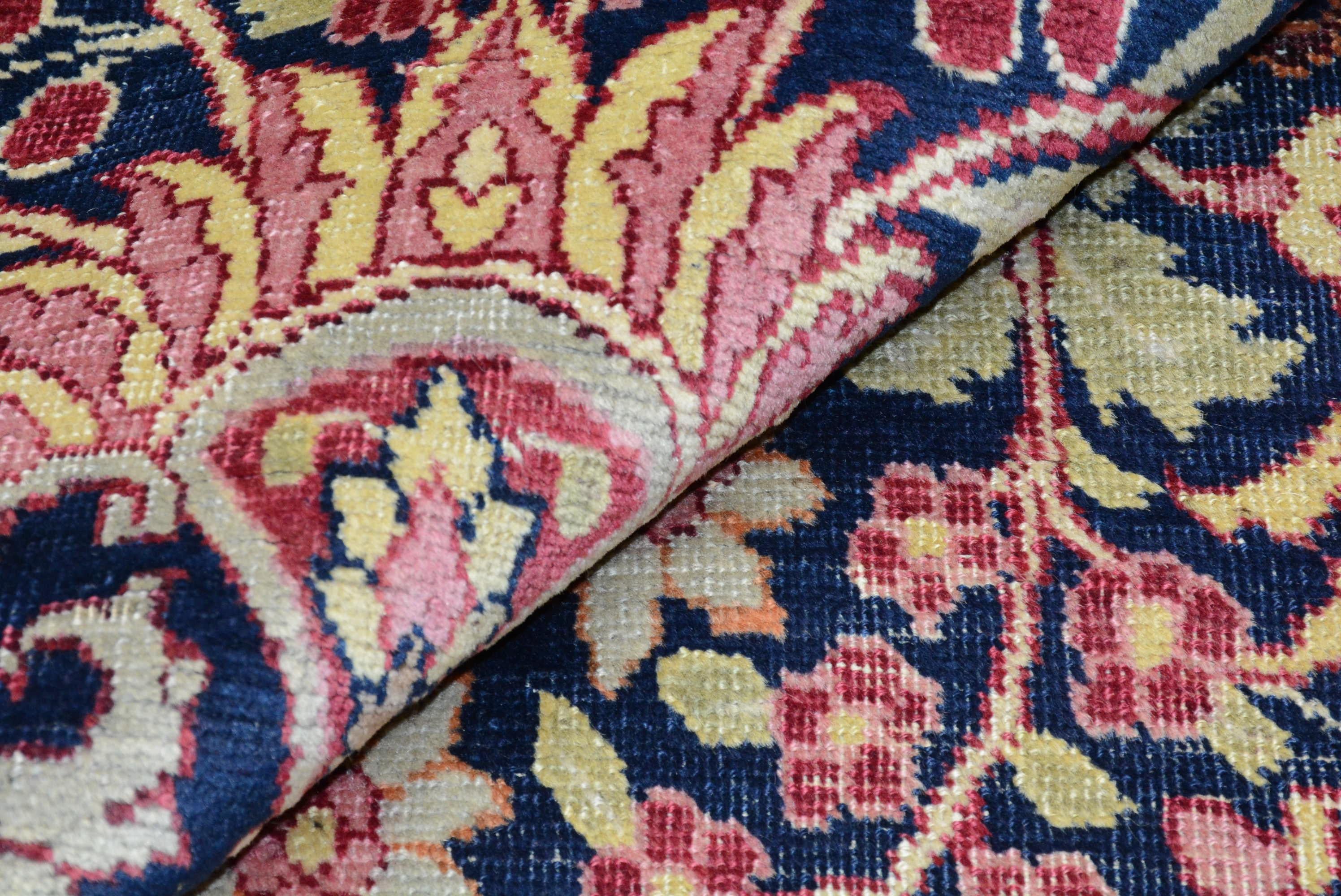 Antiker persischer Mashad-Teppich aus Persien (20. Jahrhundert) im Angebot