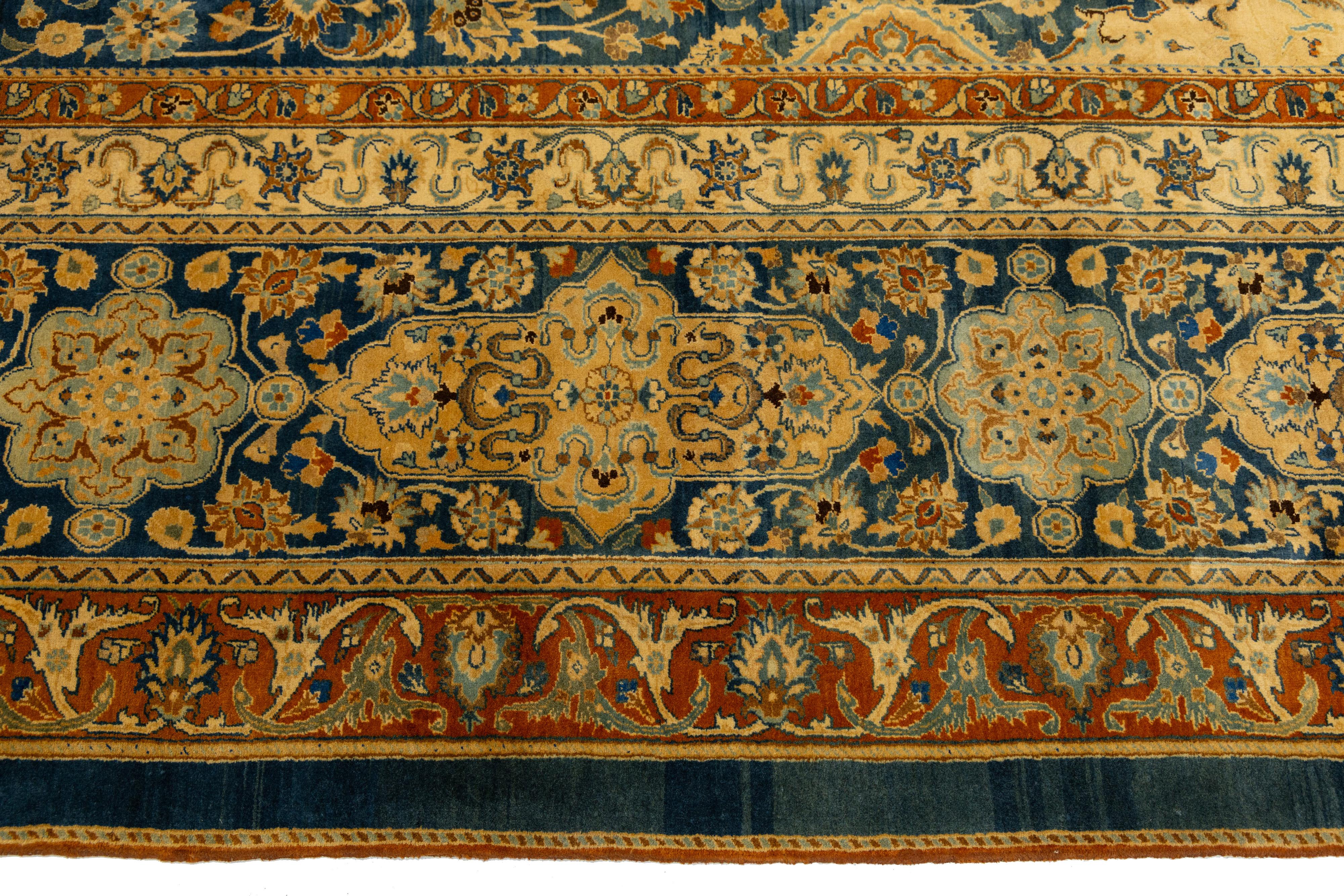 Antiker persischer Mashad-Teppich im Zustand „Hervorragend“ im Angebot in Norwalk, CT