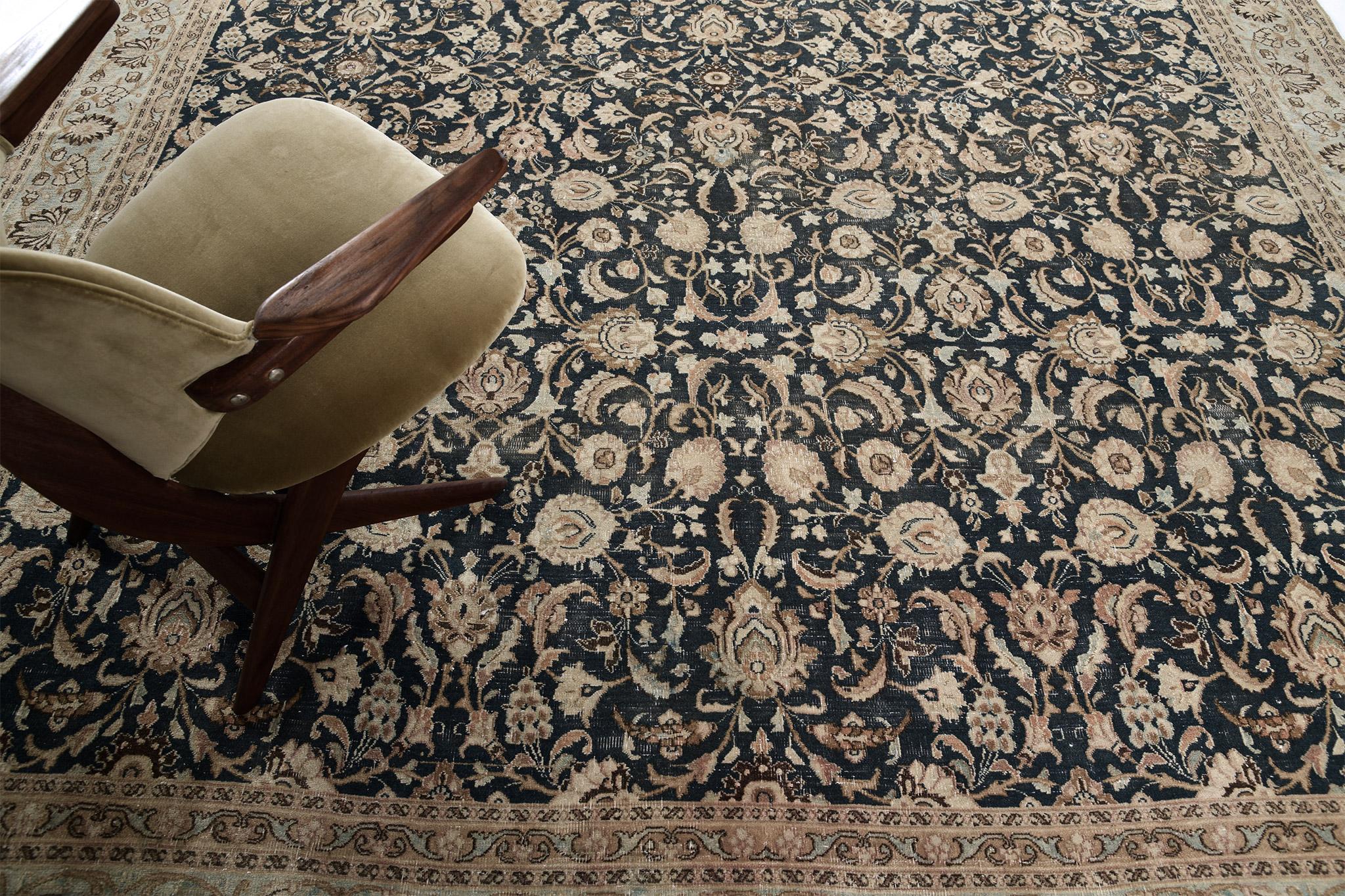 Antiker persischer Mashad-Teppich im Angebot 2
