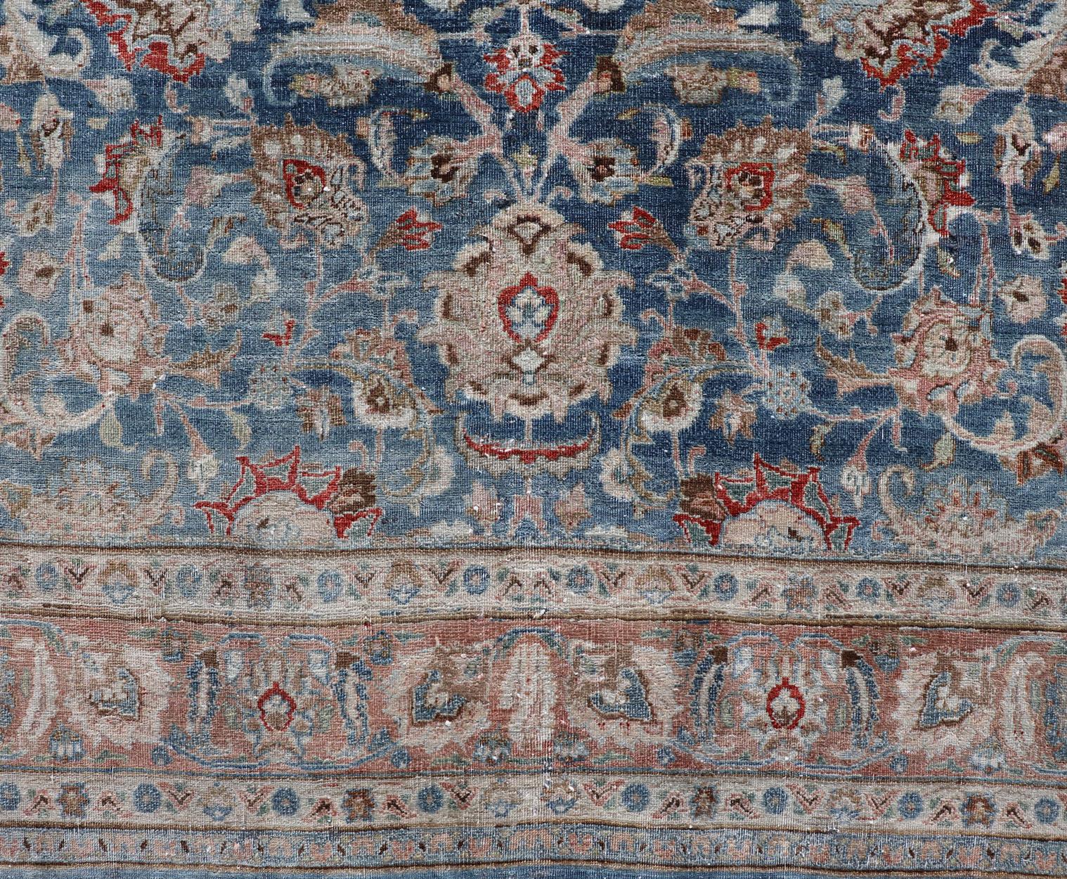 Antiker persischer Mashad mit mittelgroßem Hintergrund in Boteh-Blau, lachsfarbener Bordüre (Wolle) im Angebot