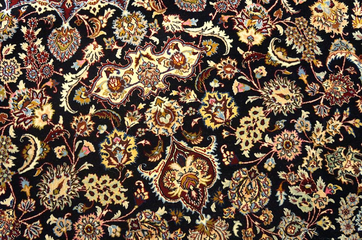 Antiker persischer Mashhad-Teppich, Größe: 6' 7'' x9' 10''.