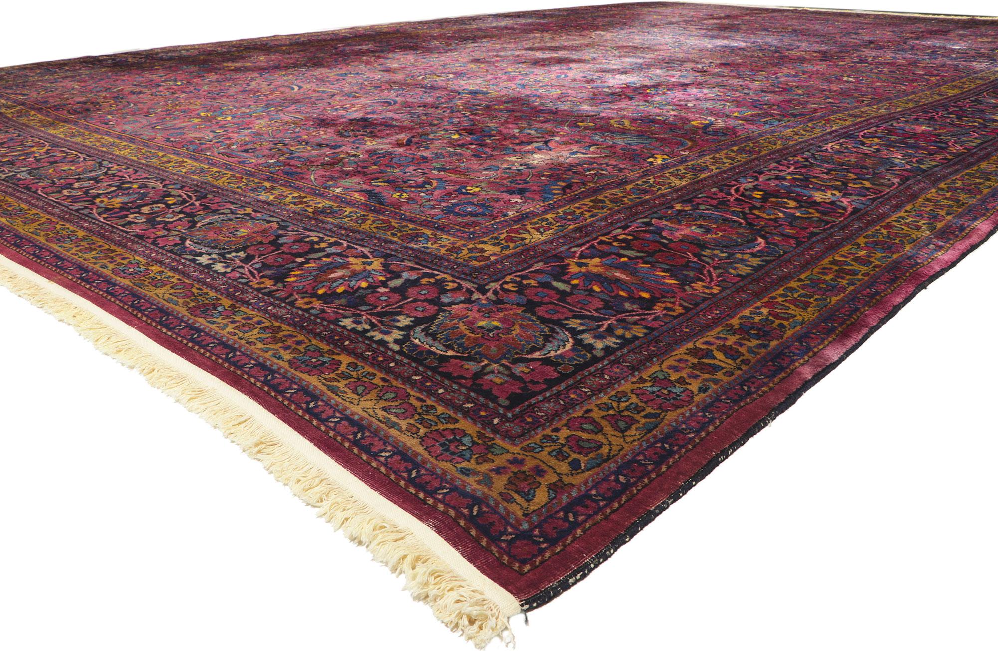 78355 Antique Persian Mashhad Rug, 15'03 x 23'09.
Avec sa beauté sans effort et son attrait intemporel, ce tapis persan ancien en laine nouée à la main s'intègre parfaitement aux intérieurs modernes, contemporains et traditionnels. Le motif