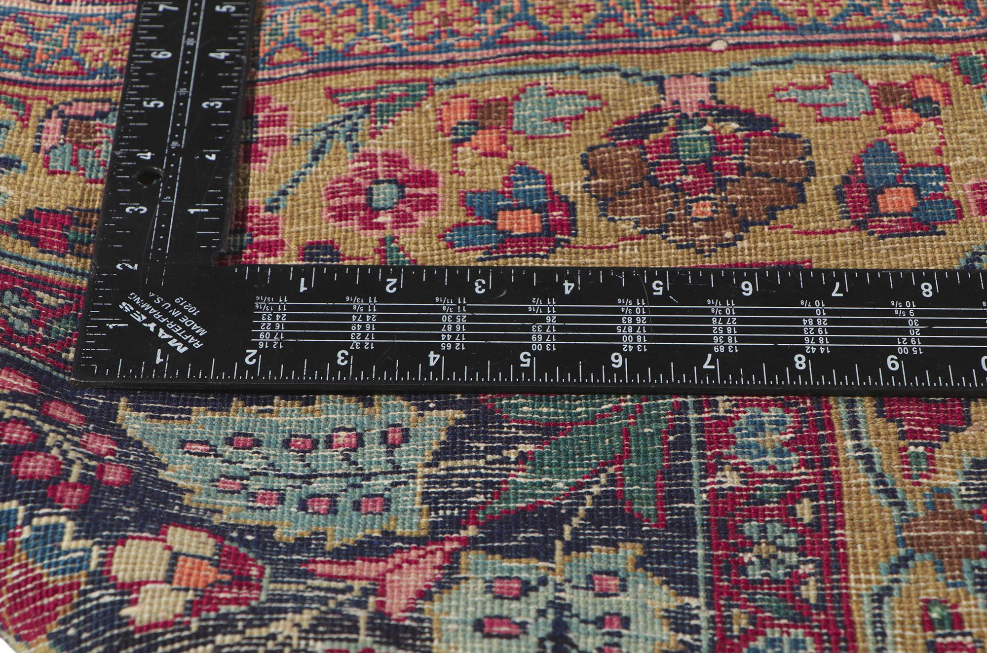 Antiker persischer Mashhad-Teppich, raffinierte Eleganz trifft auf verführerische Dekadenz (Persisch) im Angebot