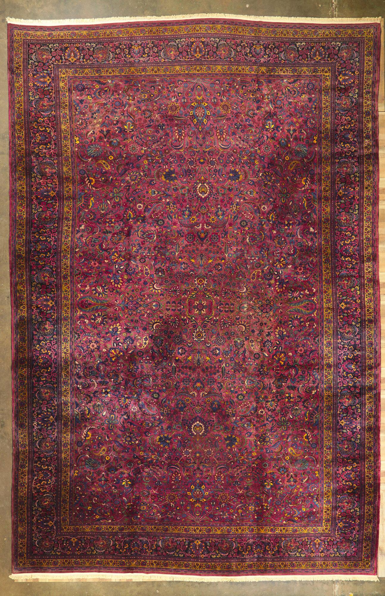 Antique Persian Mashhad Rug with Traditional Style In Good Condition For Sale In Dallas, TX