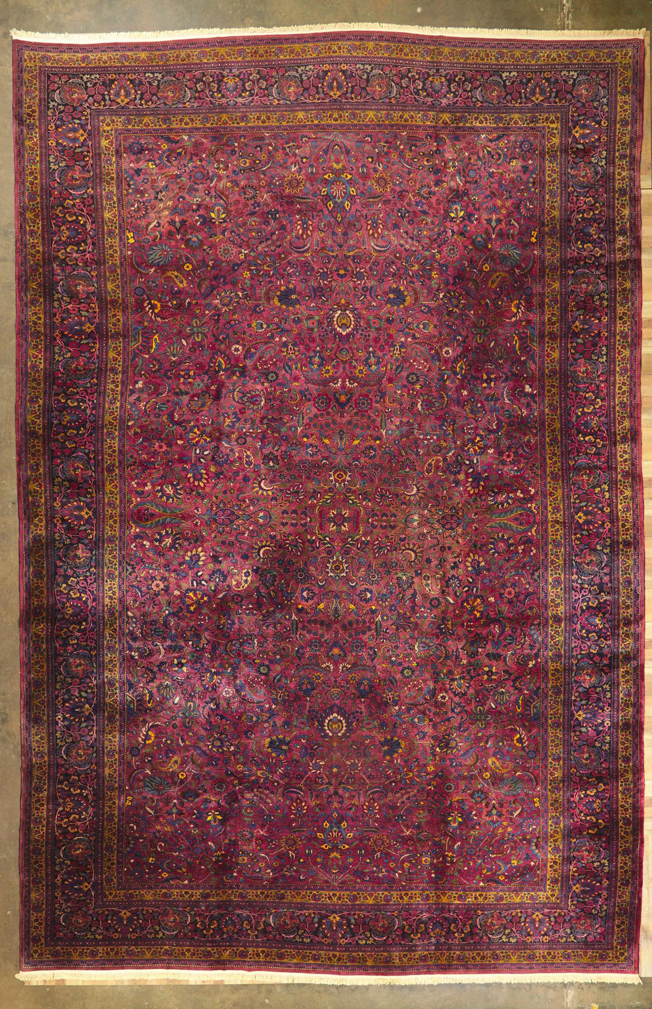 Antique Persian Mashhad Rug In Good Condition For Sale In Dallas, TX