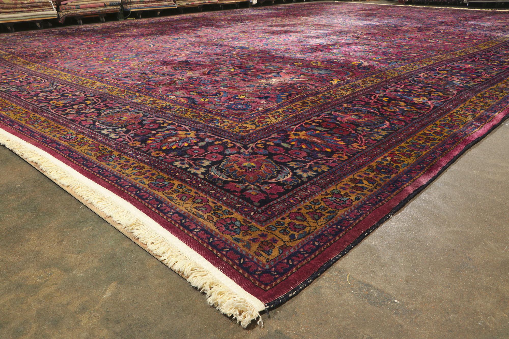 Antique Persian Mashhad Rug with Traditional Style For Sale 3