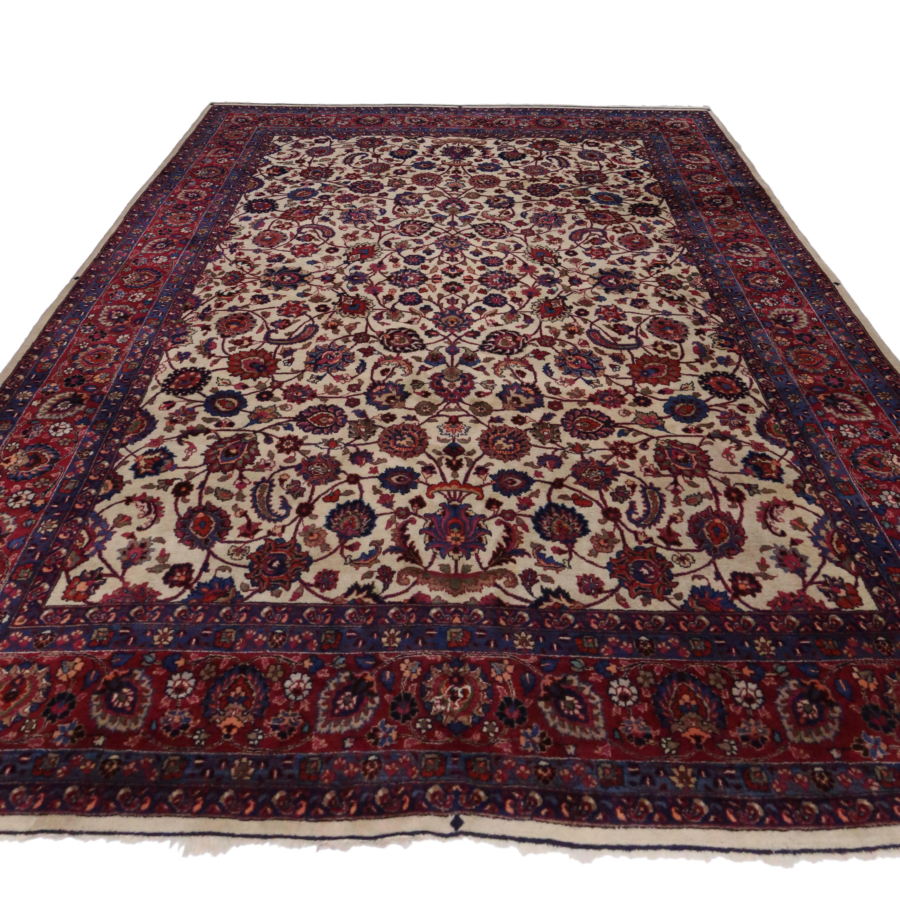 20th Century Antique Persian Mashhad Rug with Traditional Style For Sale