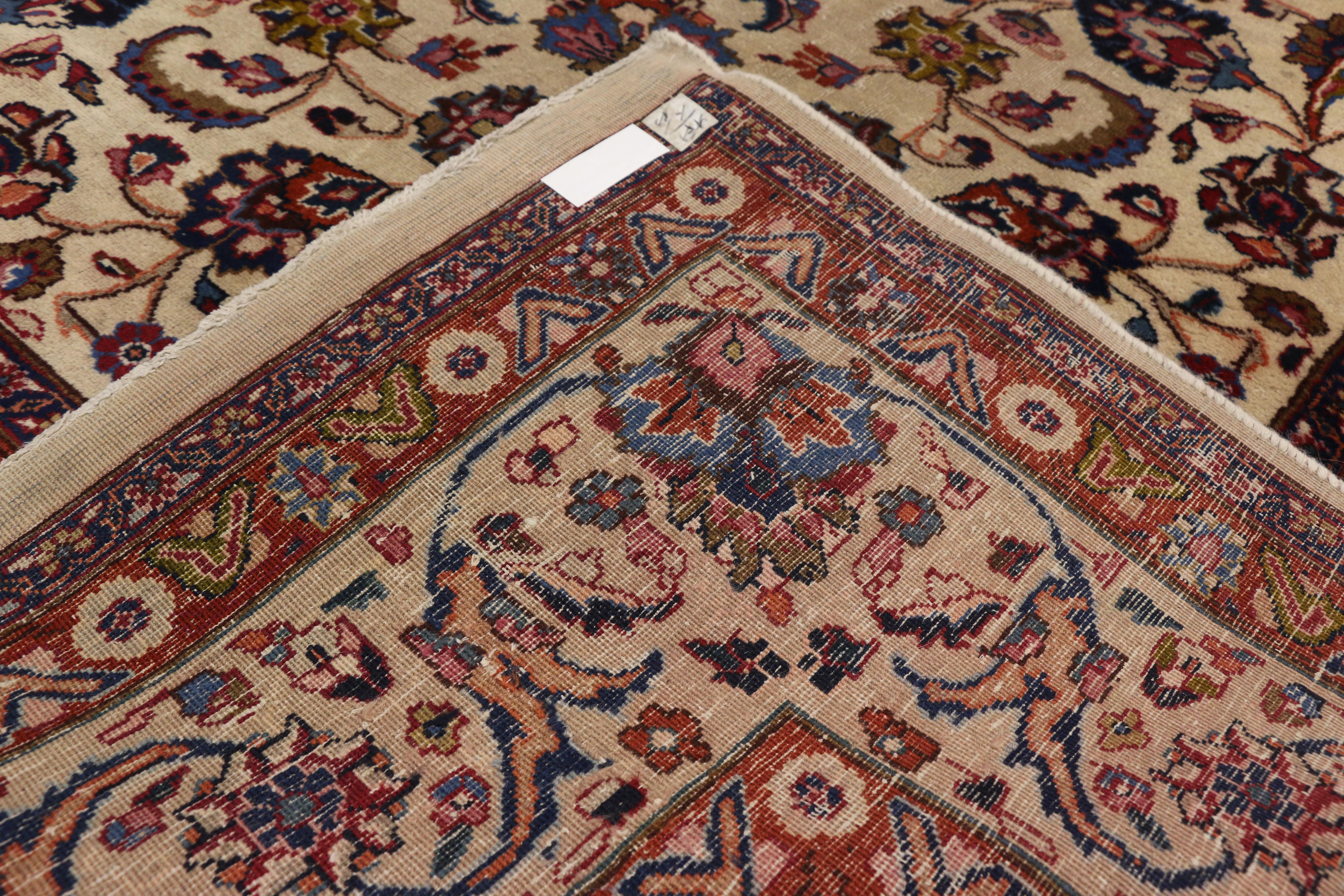 Antique Persian Mashhad Rug with Traditional Style In Good Condition For Sale In Dallas, TX