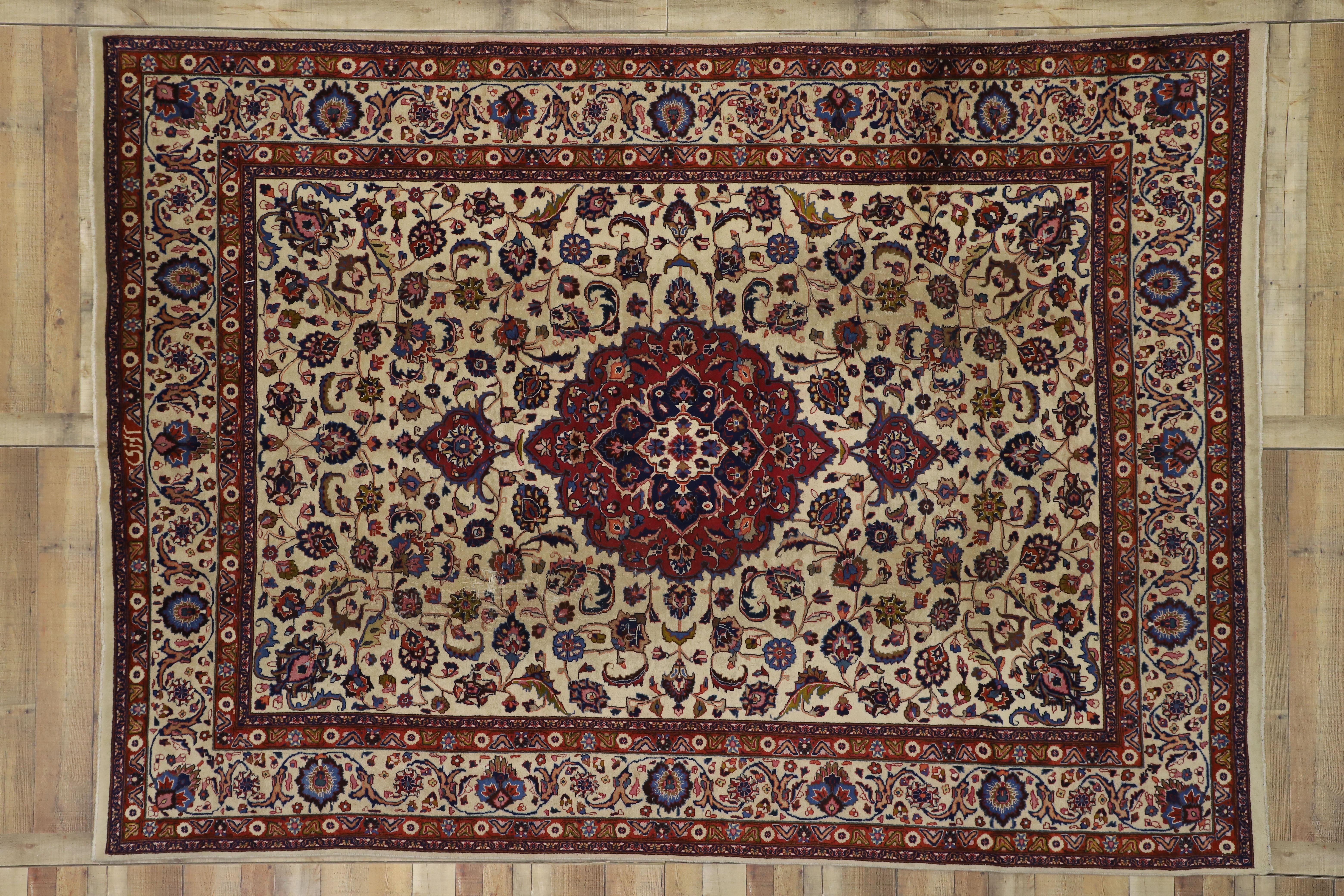 Antique Persian Mashhad Rug with Traditional Style For Sale 1