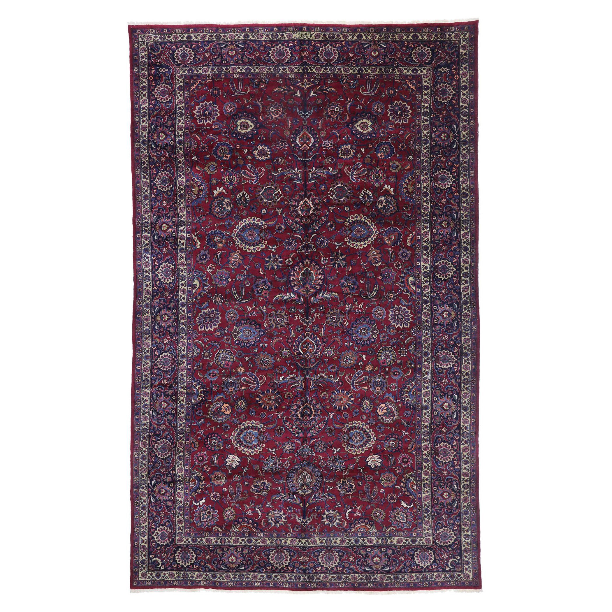 Tapis persan ancien Mashhad avec style élisabéthain victorien
