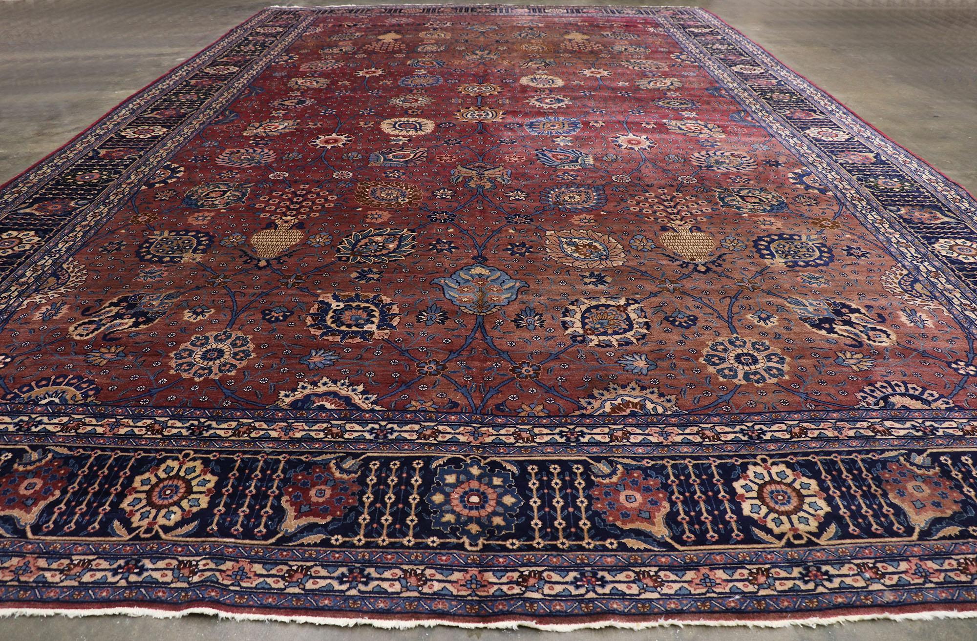 XX secolo Tappeto antico sovradimensionato Agra Rug Hotel Lobby Size Carpet in vendita