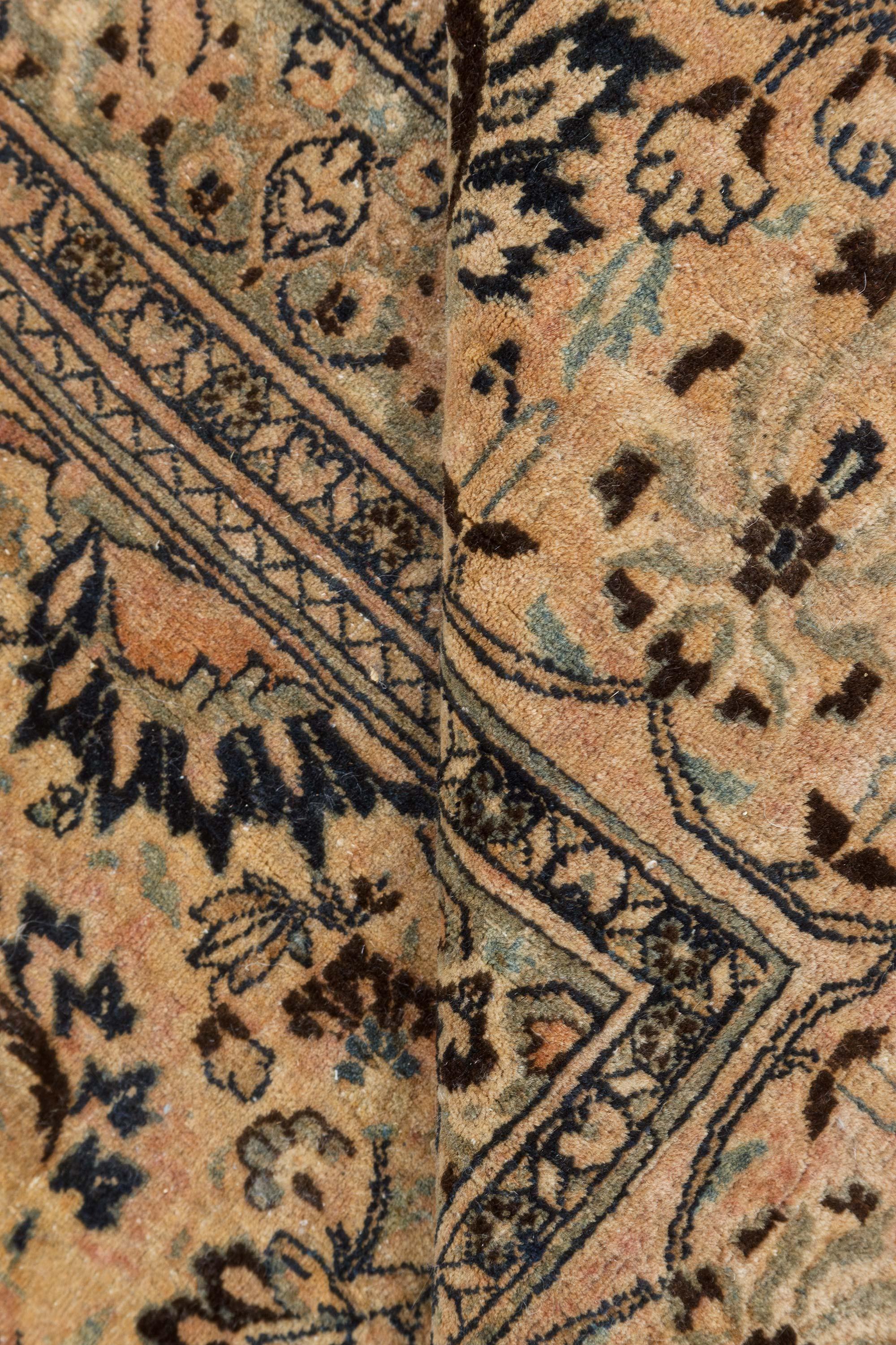 Ancien tapis persan Meshad botanic en laine fait à la main
Taille : 11'4
