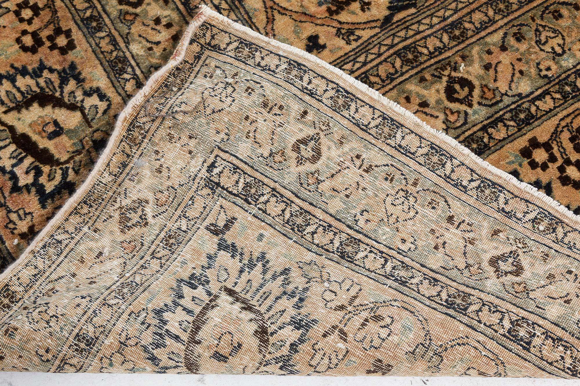 Tapis persan ancien Meshad Botanic fait à la main Doris Leslie Blau en vente 1