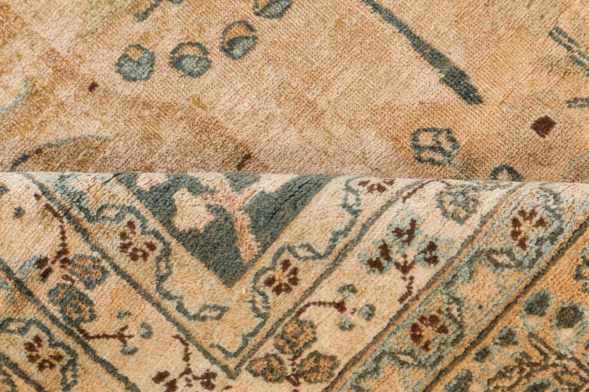 Antique Persian Meshad carpet
Size: 9'10