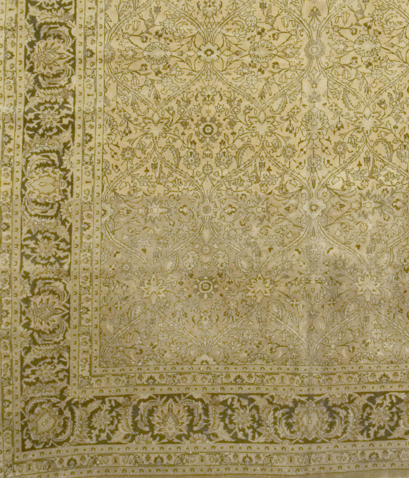 Antiker persischer Meshad-Teppich, um 1900  9'7 x 13'2 m (Handgeknüpft) im Angebot