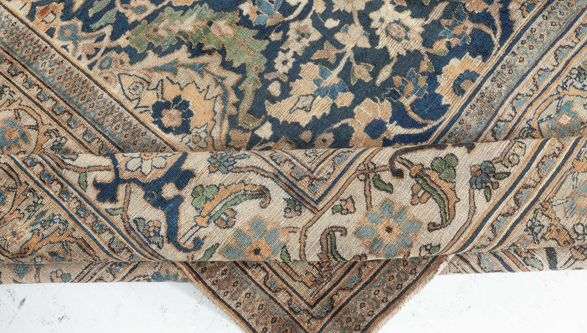 Antiker persischer Meshad-Teppich im Zustand „Gut“ im Angebot in New York, NY