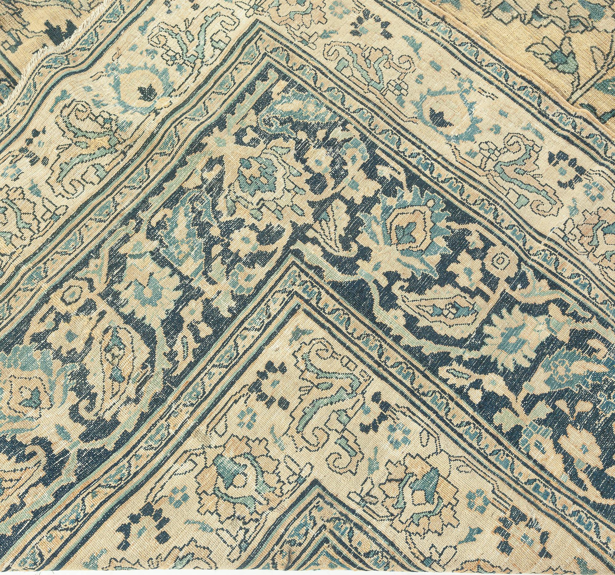 Antiker Persischer Meshad Handgefertigter Wollteppich (20. Jahrhundert) im Angebot