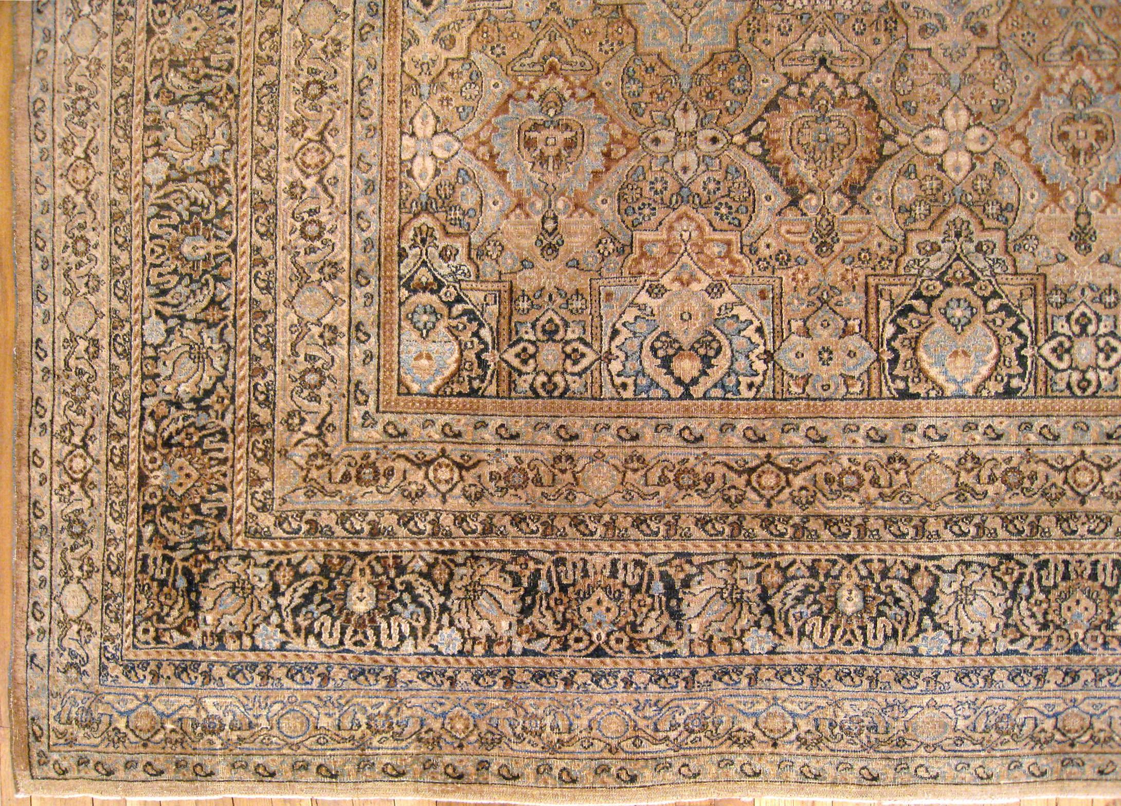 Antiker persischer Meshed Oriental-Teppich, großformatig, mit floralen Elementen (Handgeknüpft) im Angebot