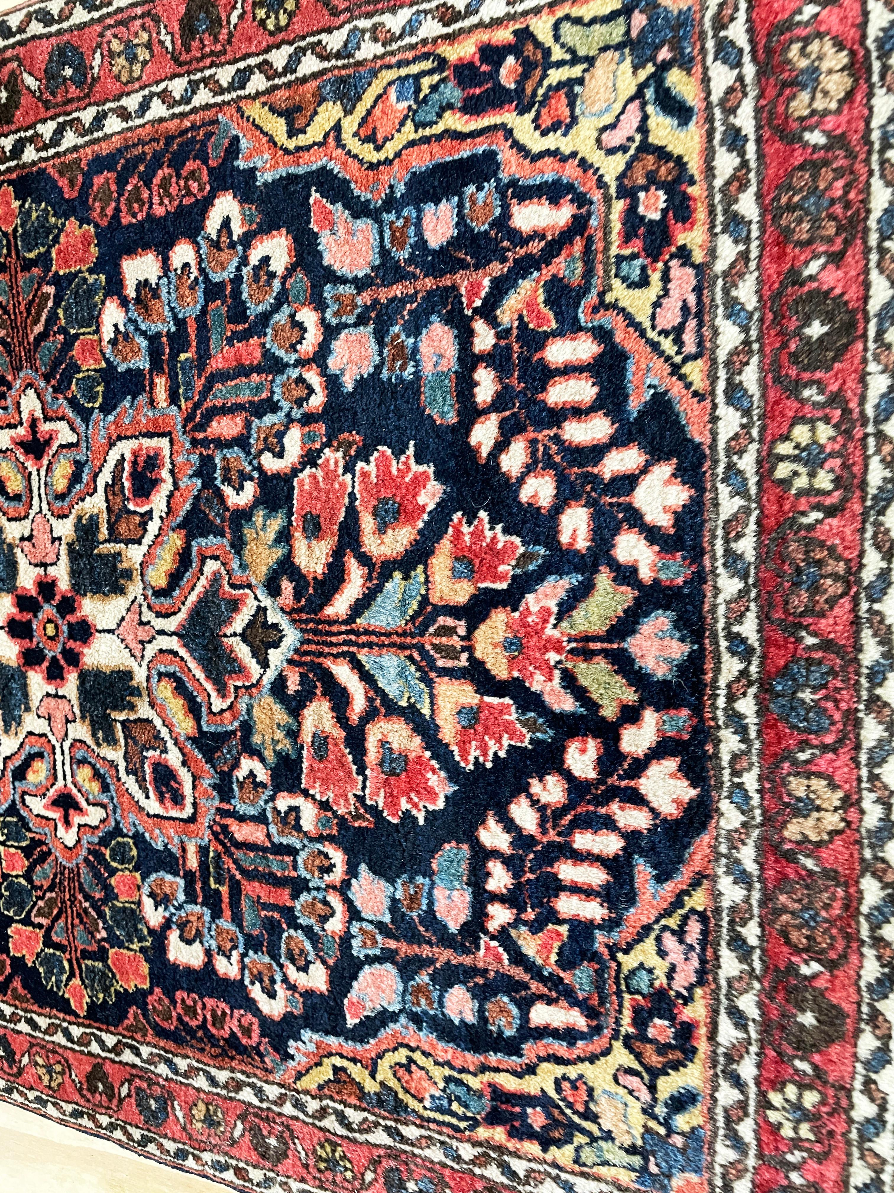 Antiker persischer Mohajeran-Sarouk-Teppich (Handgeknüpft) im Angebot