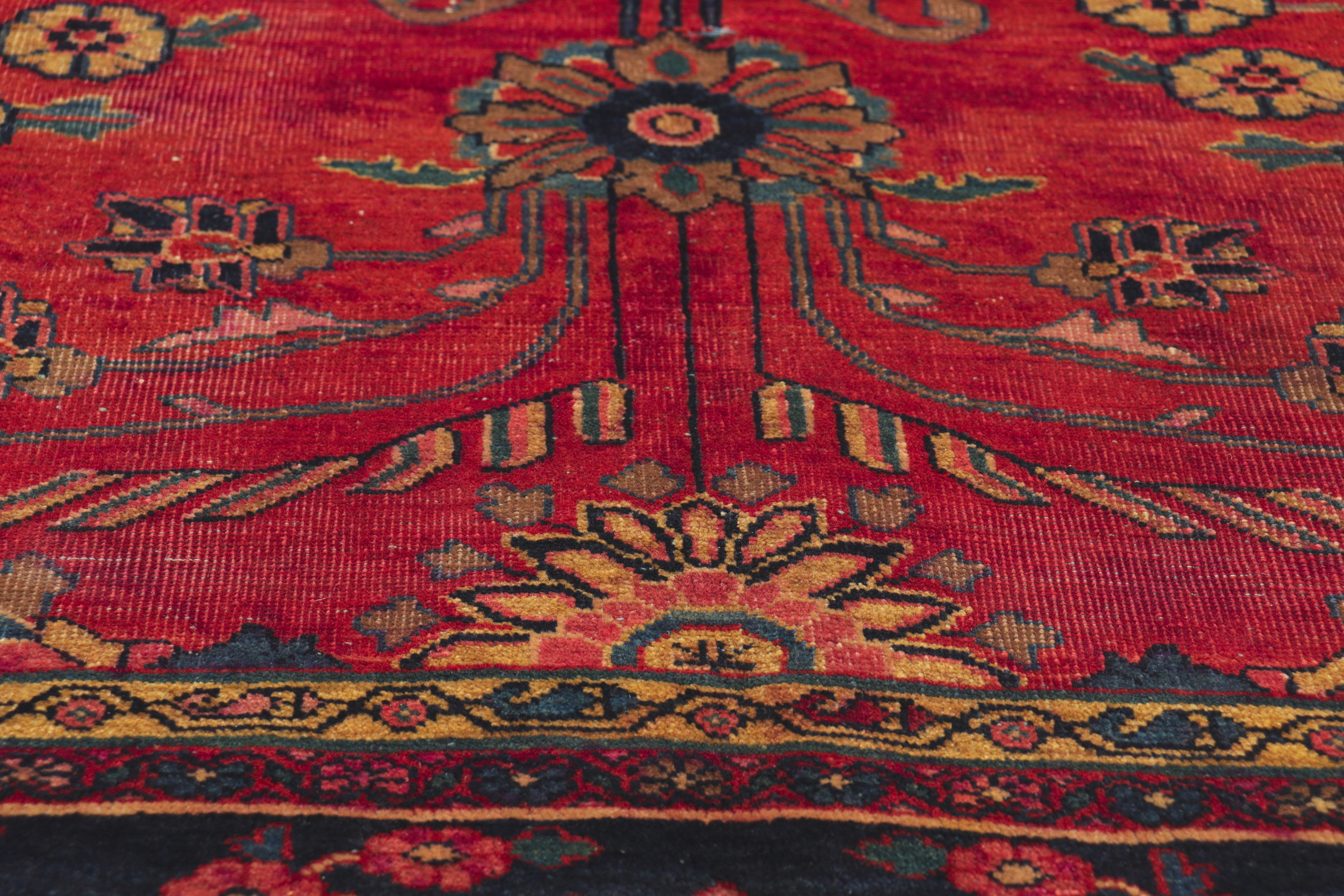 Antique Persian Mohajeran Sarouk Rug with Beguiling Decadence In Good Condition For Sale In Dallas, TX