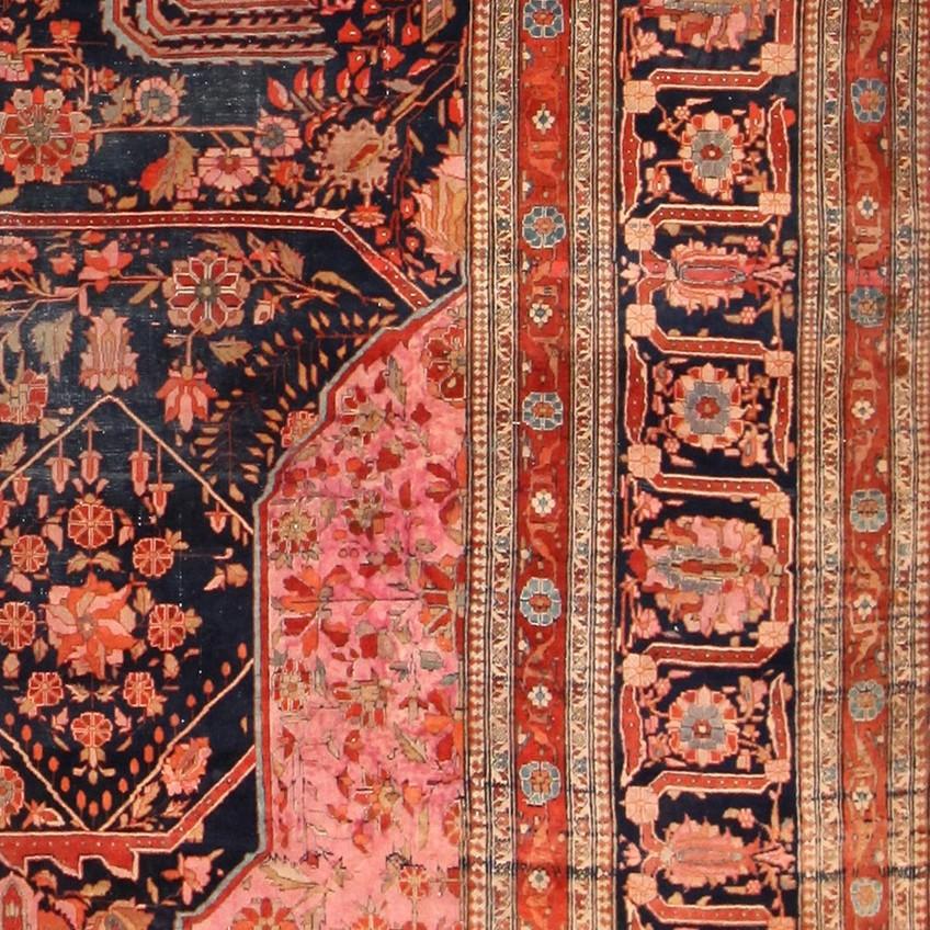Antiker persischer Mohtasham Kashan Teppich, Herkunftsland/Teppichart: Perserteppich, CIRCA Datum: 1880. Größe: 10 ft 4 in x 13 ft 7 in (3,14 m x 4,14 m).