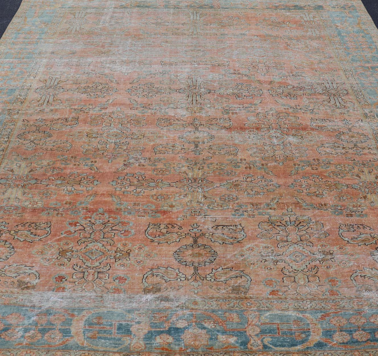 Antiker persischer gedeckter, farbiger Sultanabad Mahal-Teppich mit Blumenmuster aus Sultanabad Mahal (Wolle) im Angebot