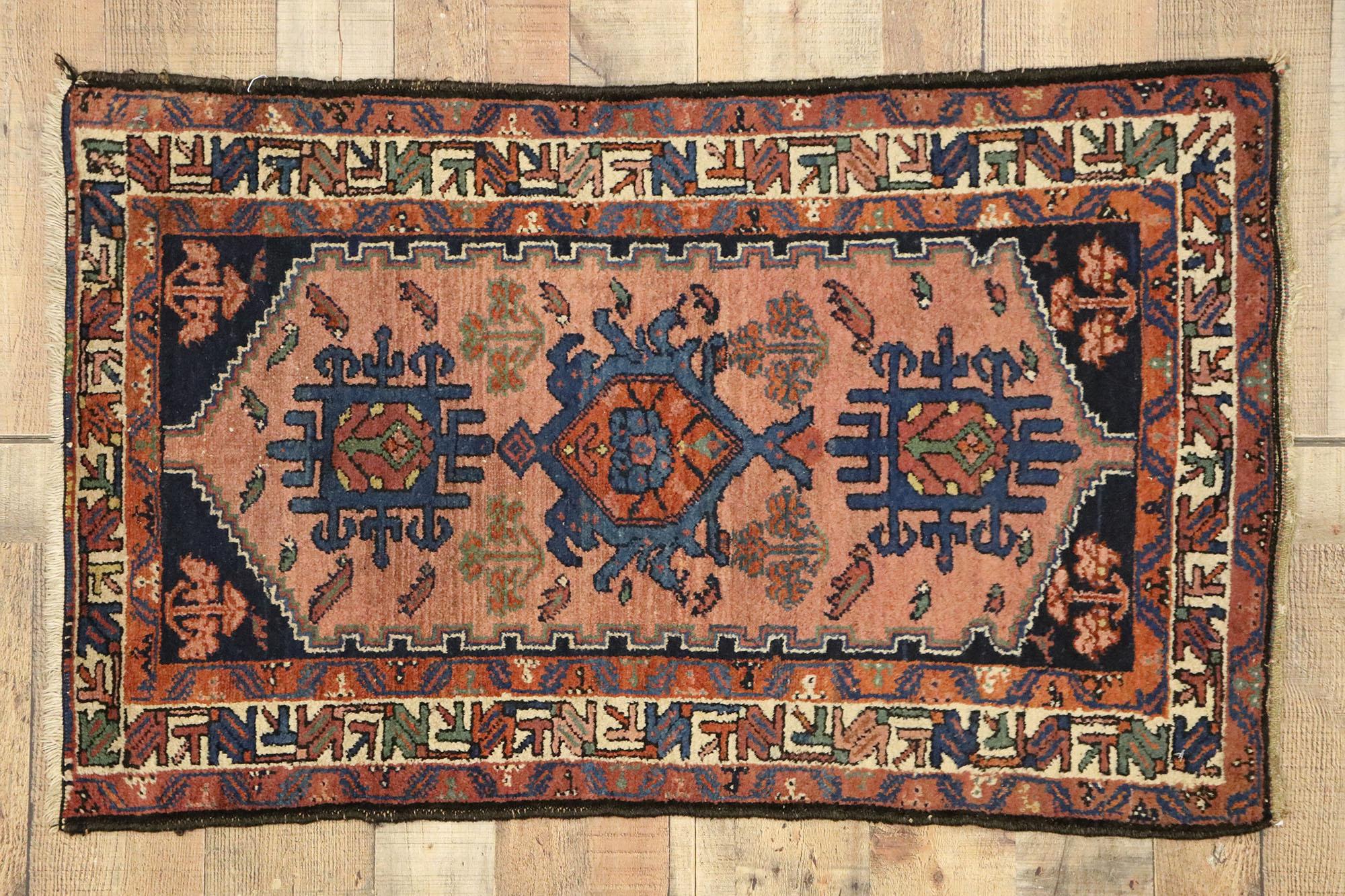 Antique Persian Nahavand Hamadan Accent Rug with Southwest Desert Boho Style In Good Condition For Sale In Dallas, TX