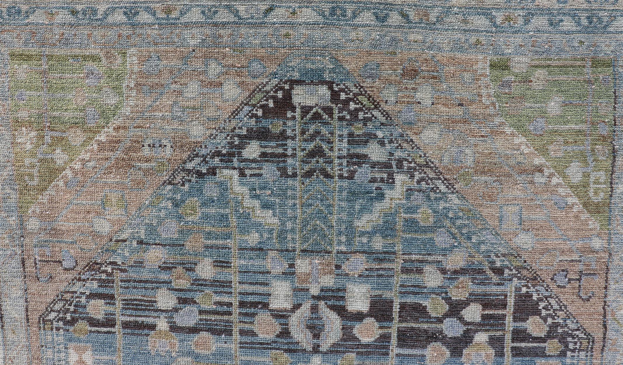 20ième siècle Tapis persan ancien Nahavand avec médaillon complexe avec motifs 4'0