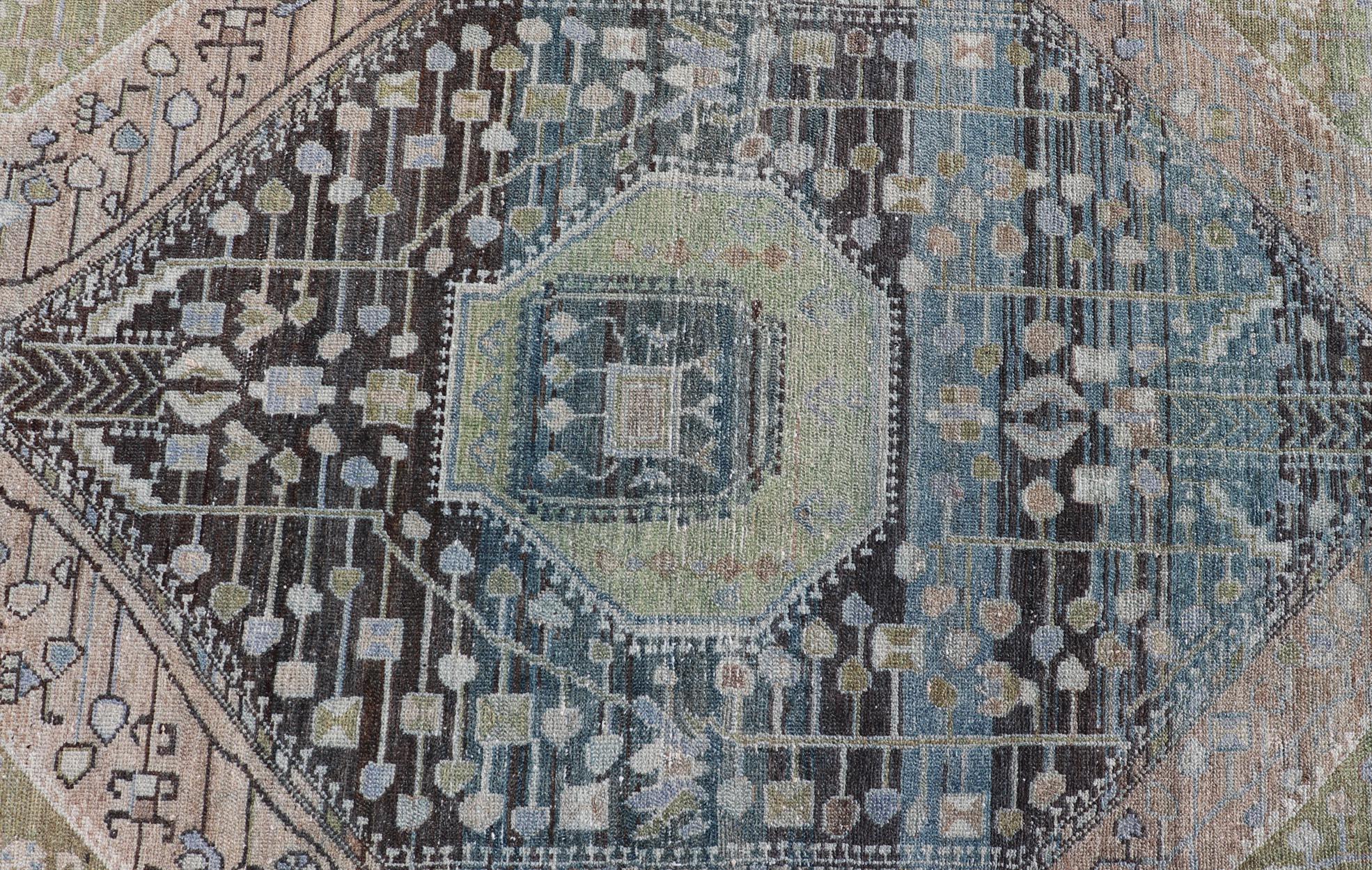 Laine Tapis persan ancien Nahavand avec médaillon complexe avec motifs 4'0