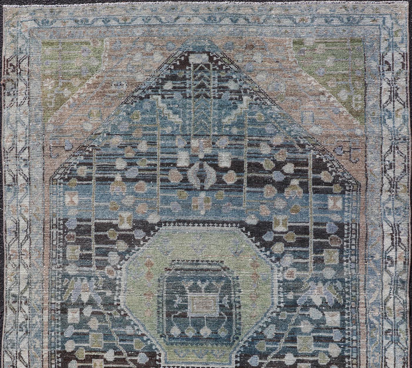 Tapis persan ancien Nahavand avec médaillon complexe avec motifs 4'0