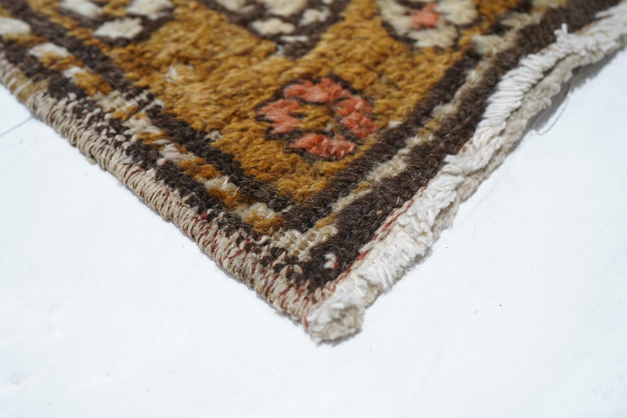 Antique Persian North West Rug In Good Condition For Sale In New York, NY