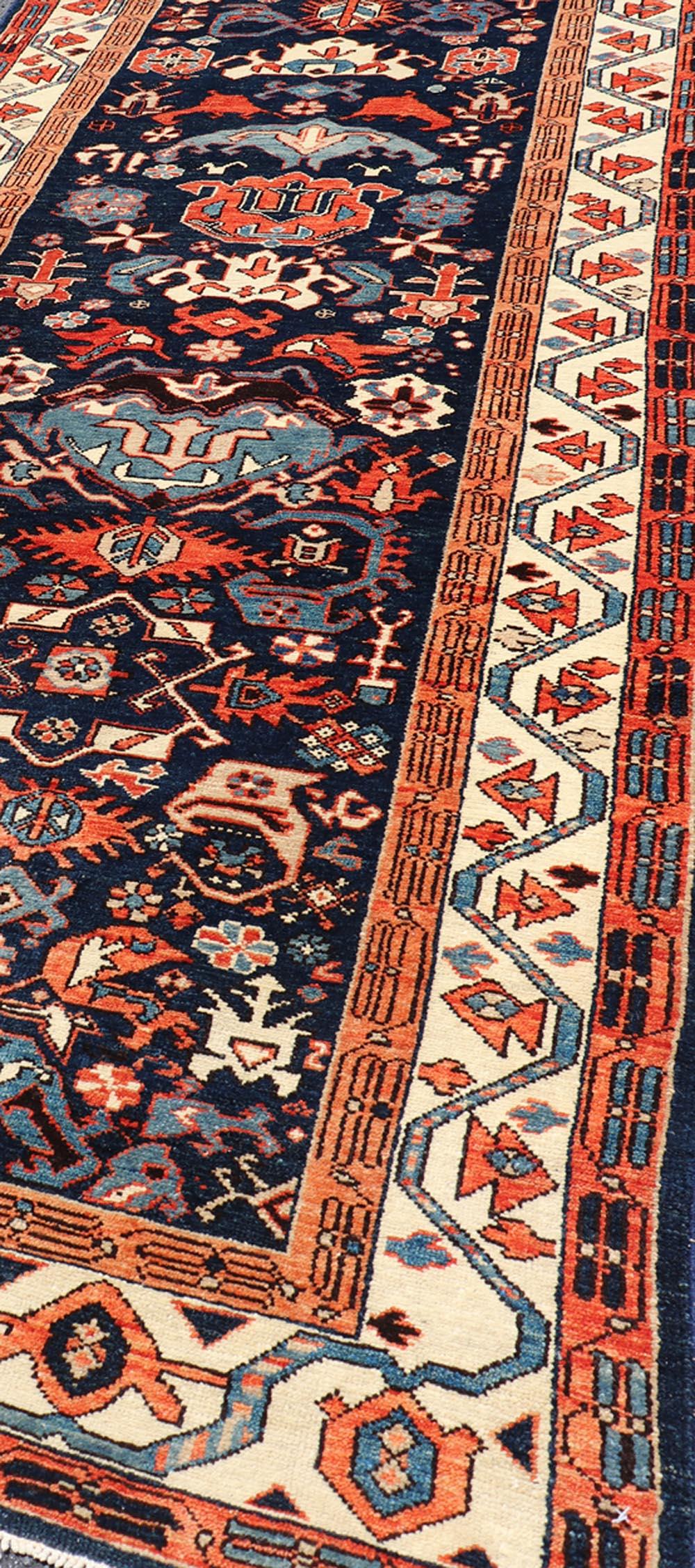 Antike persische N.W. Persischer Läufer mit geometrischen Tribal-Motiven 3'9 x 8'6 im Angebot 7