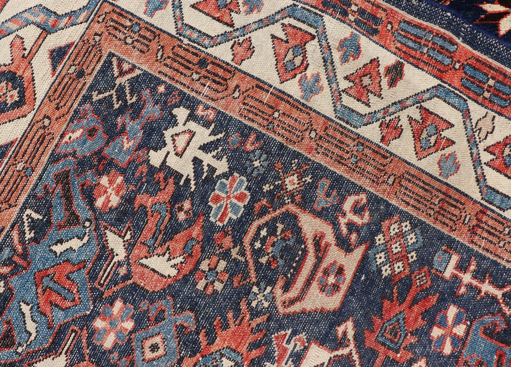 Antike persische N.W. Persischer Läufer mit geometrischen Tribal-Motiven 3'9 x 8'6 (20. Jahrhundert) im Angebot