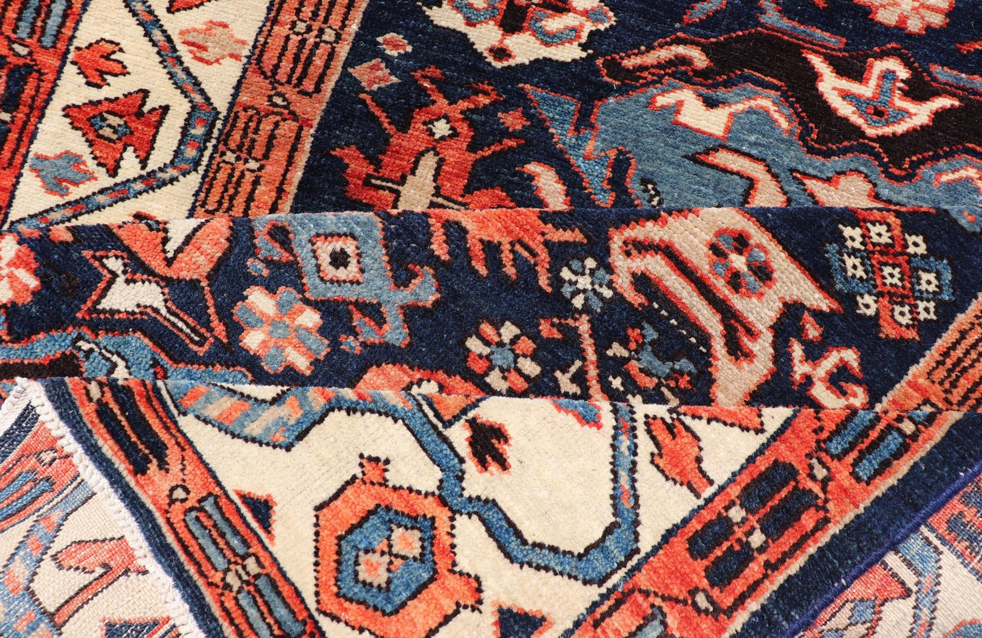 Antike persische N.W. Persischer Läufer mit geometrischen Tribal-Motiven 3'9 x 8'6 (Wolle) im Angebot