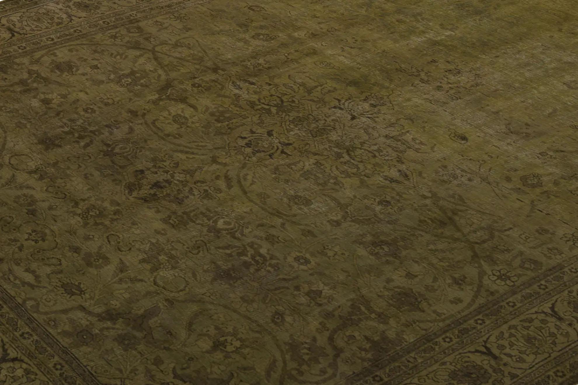 Antique Persian Over Size Rug - In Transitional Style For Sale 1