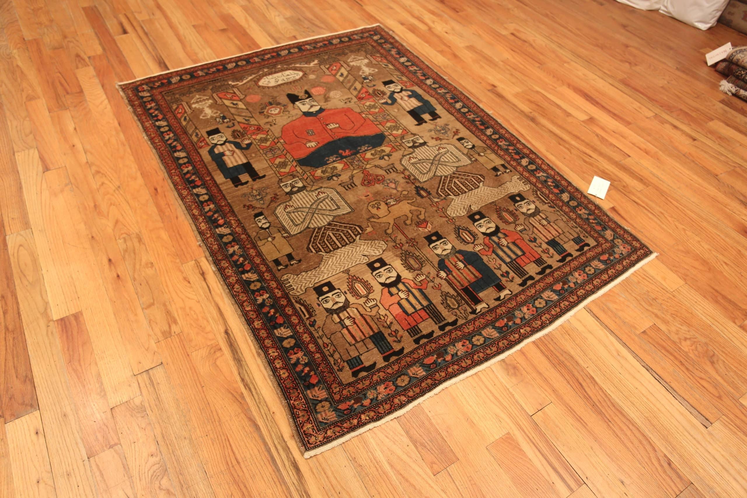 Antique Persian Pictorial Bakshaish Rug. 4 ft 9 in x 6 ft 8 in For Sale 2