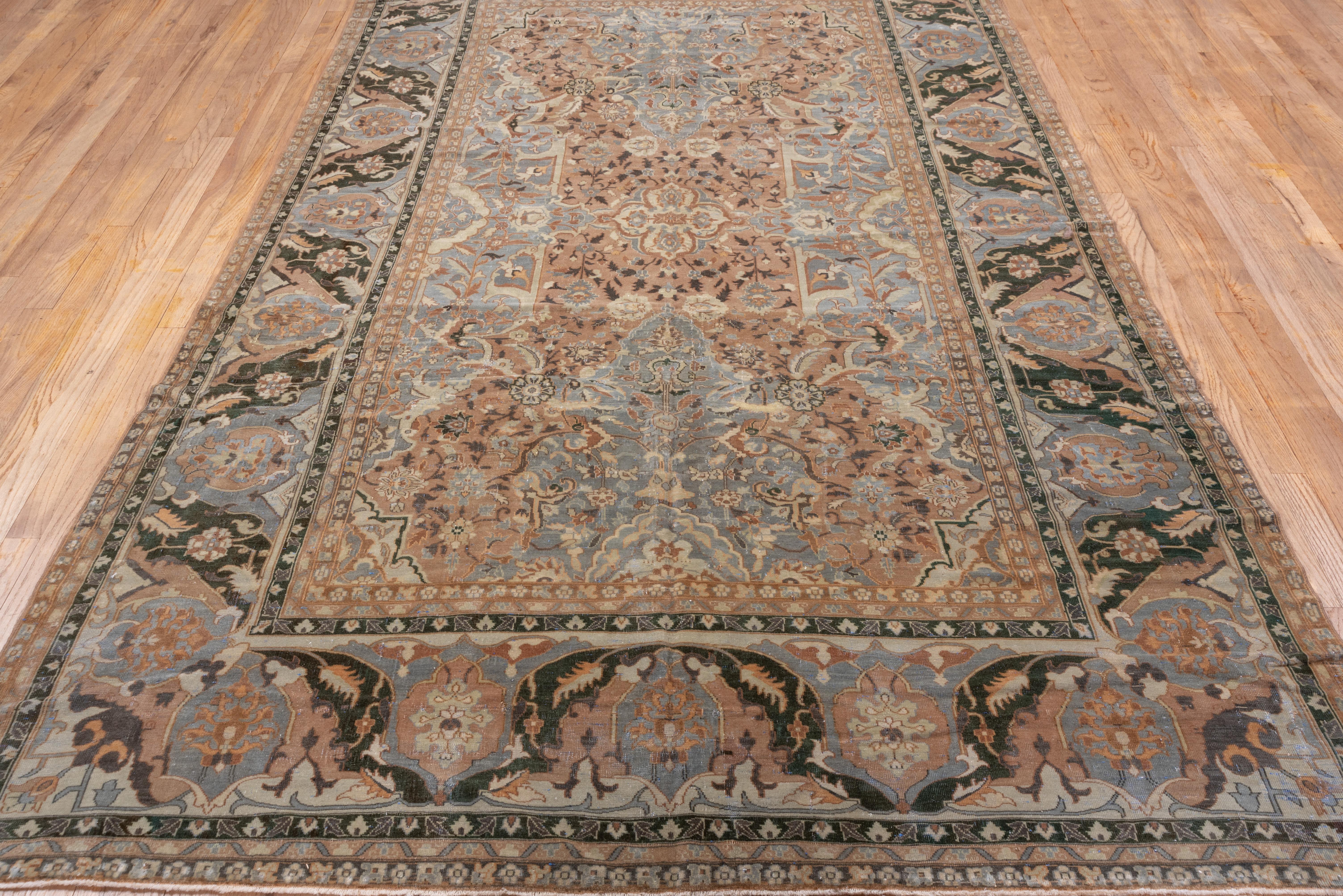 Antiker persischer Polonaise-Teppich, grau und rosa, All-Over- Field, schwarze Bordüren (Persisch) im Angebot