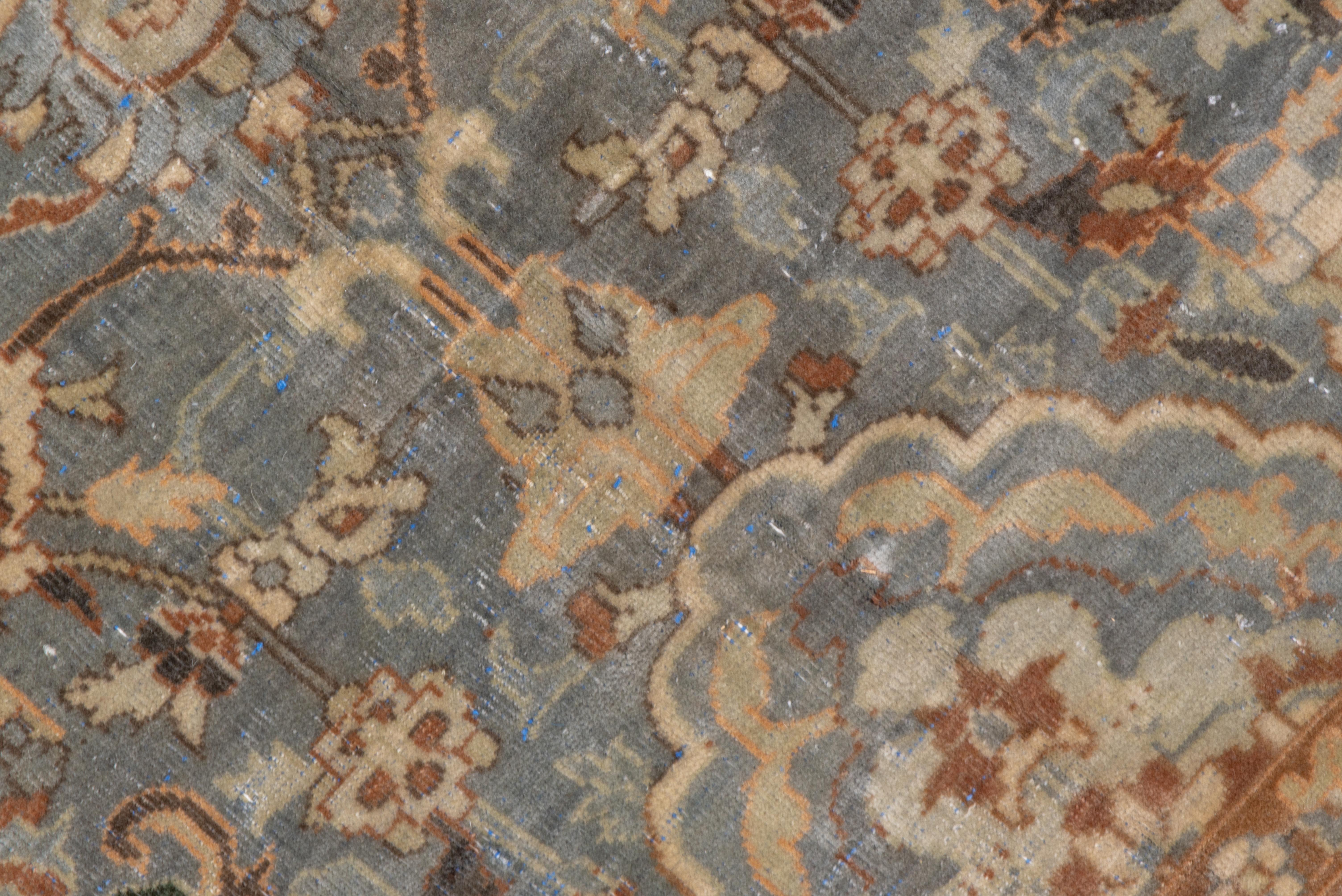 Antiker persischer Polonaise-Teppich, grau und rosa, All-Over- Field, schwarze Bordüren im Zustand „Gut“ im Angebot in New York, NY