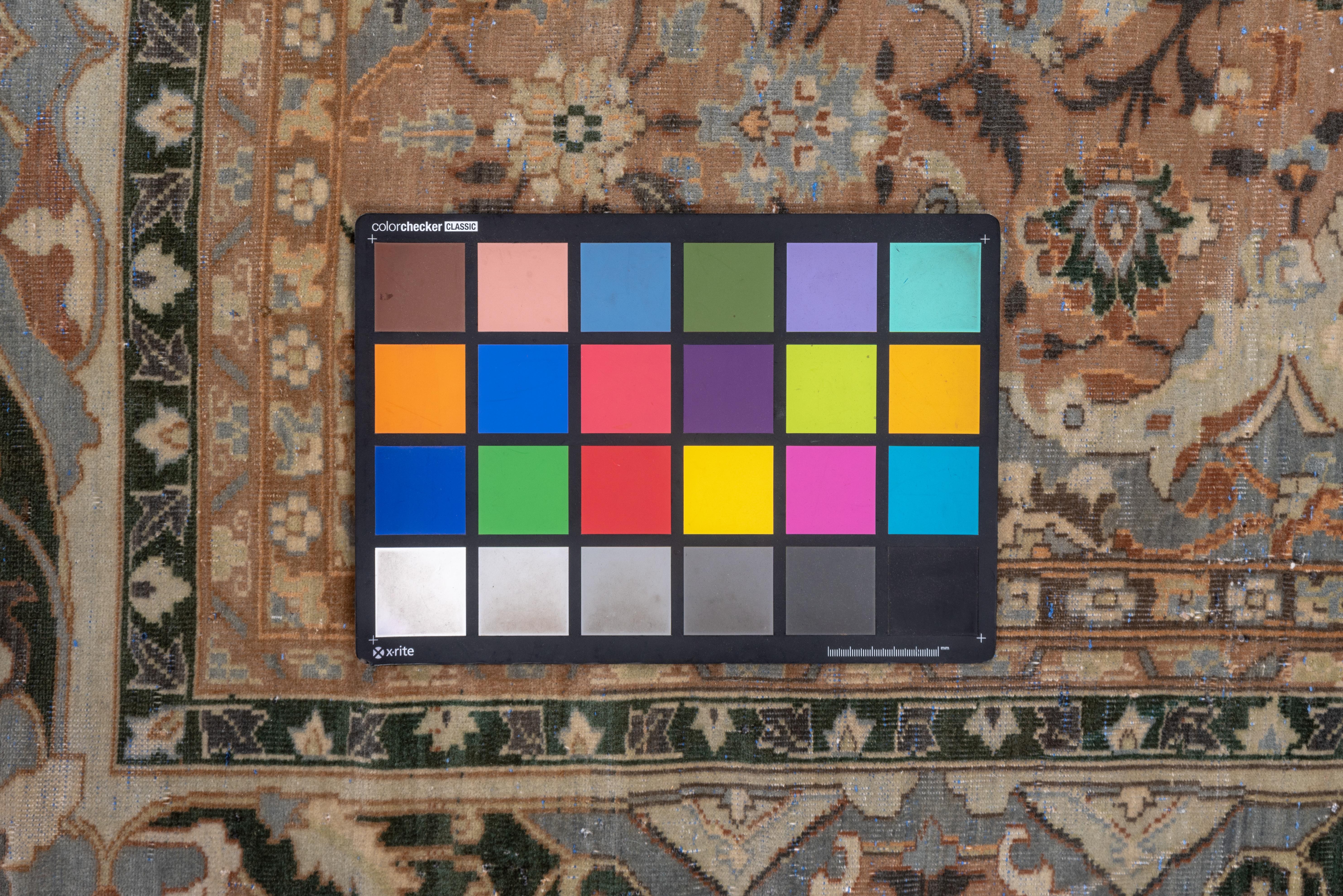 Antiker persischer Polonaise-Teppich, grau und rosa, All-Over- Field, schwarze Bordüren im Angebot 1