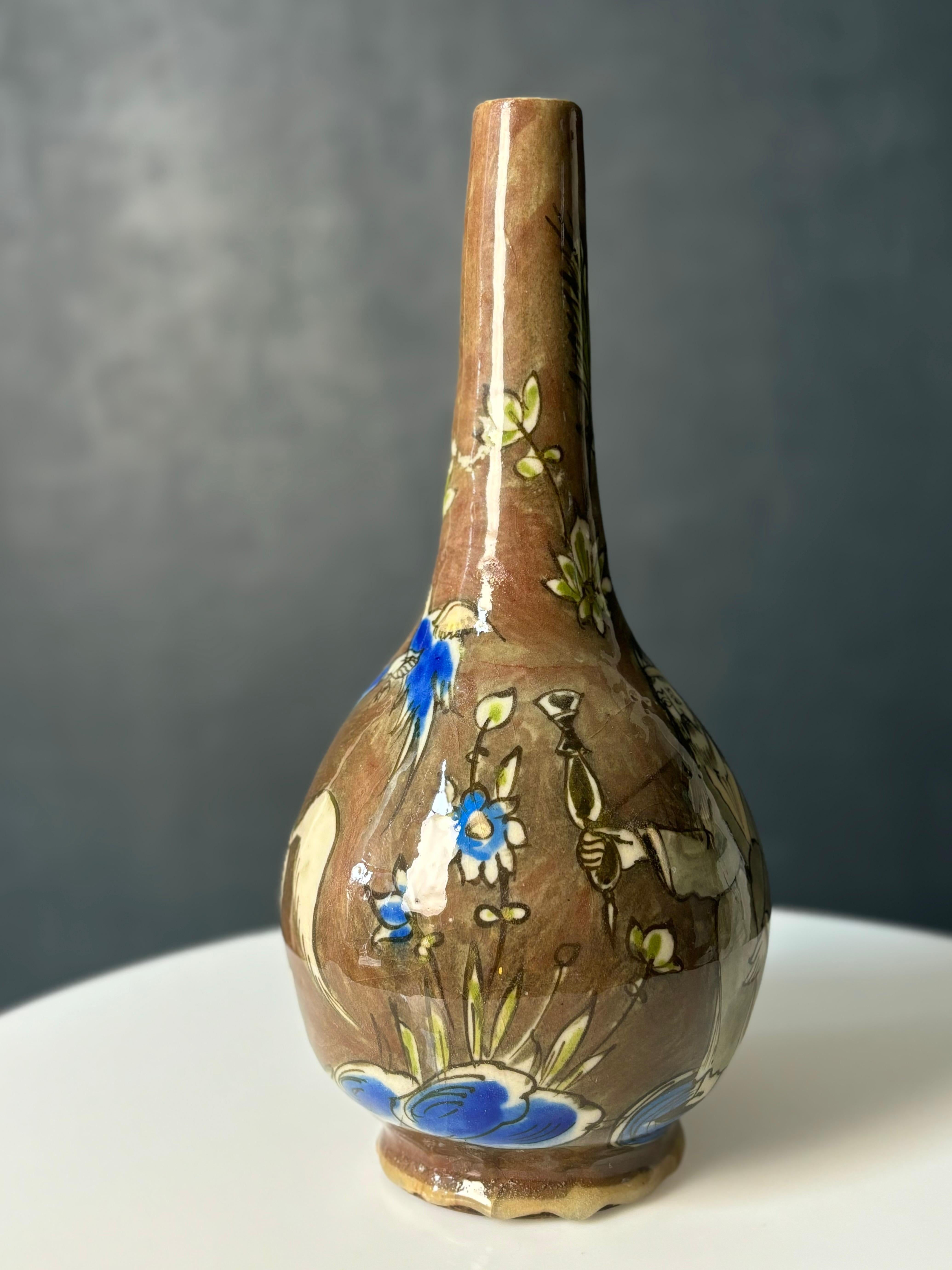 Dipinto a mano Antico vaso a bottiglia persiano della dinastia Qajar, XIX secolo in vendita