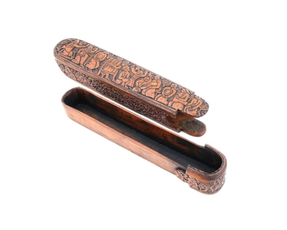 Inconnu Ancienne boîte à stylos islamique Qajar en bois sculpté à la main en vente