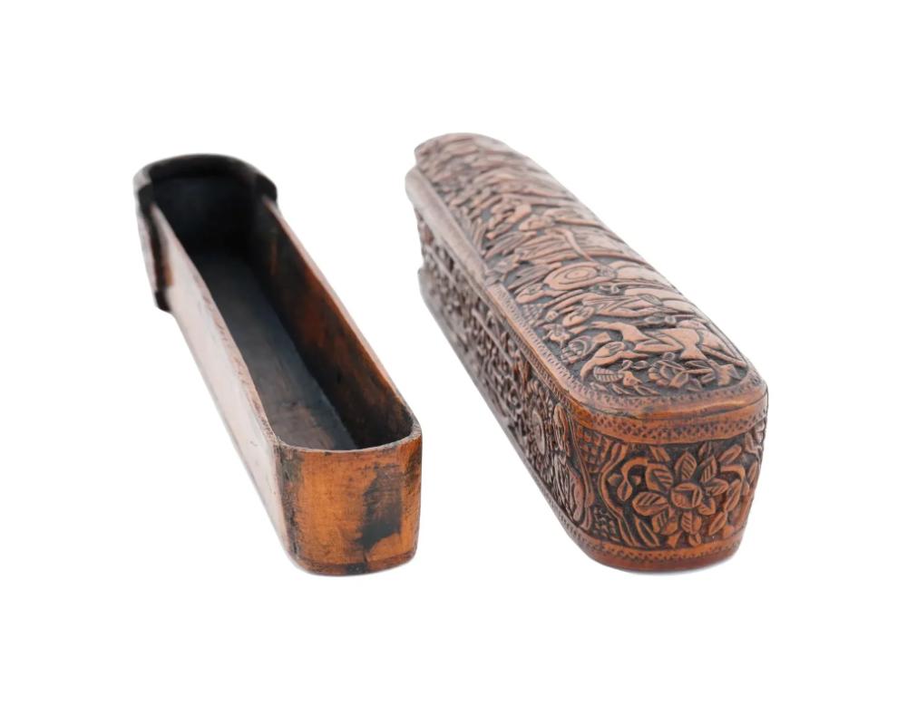 Ancienne boîte à stylos islamique Qajar en bois sculpté à la main Bon état - En vente à New York, NY