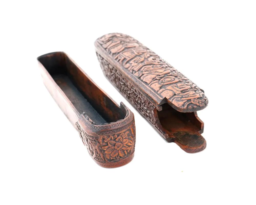 XIXe siècle Ancienne boîte à stylos islamique Qajar en bois sculpté à la main en vente