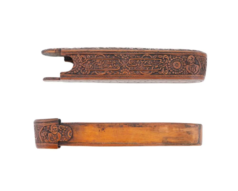 Ancienne boîte à stylos islamique Qajar en bois sculpté à la main en vente 3