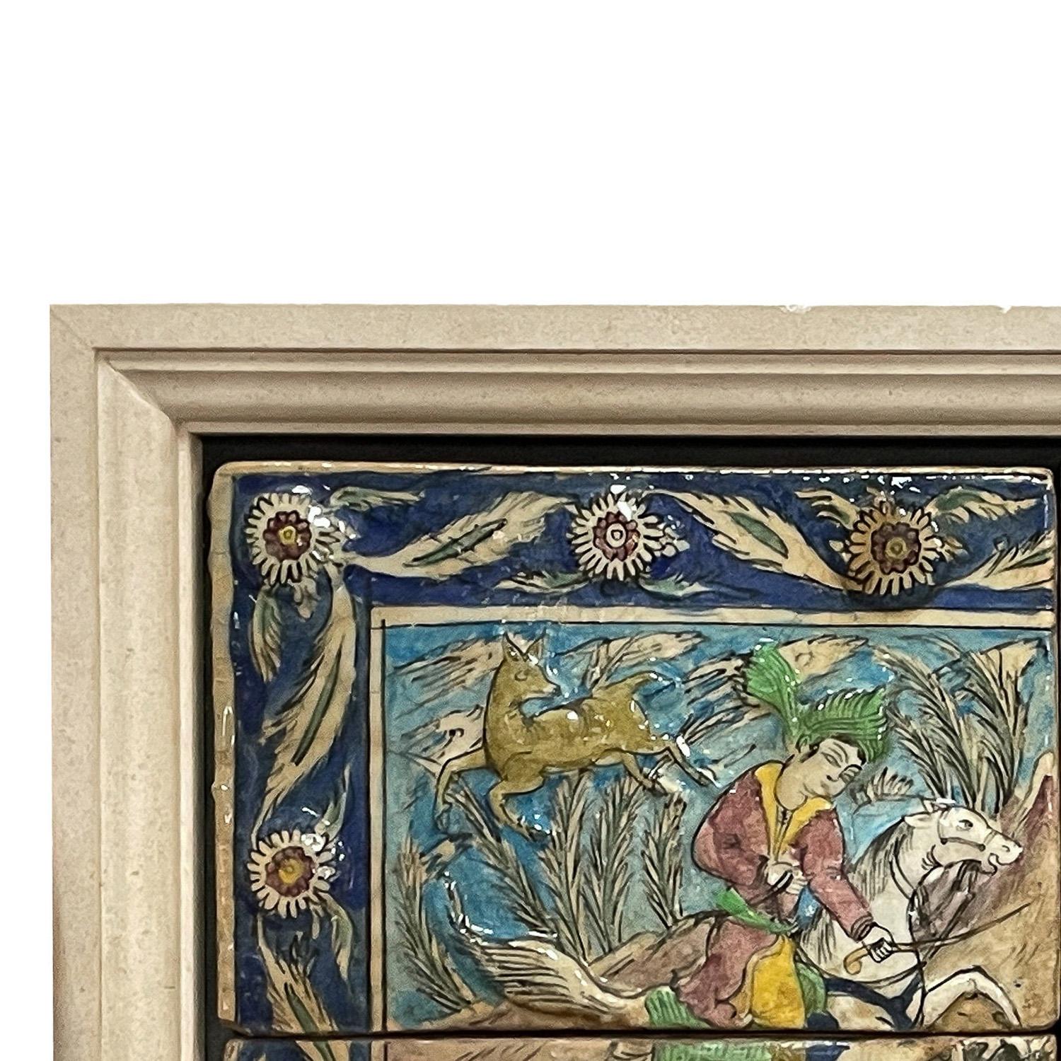 Panneau de mosaïque Iznik Qajar persan ancien Groupe à cheval Scène de chasse 1880 en vente 1